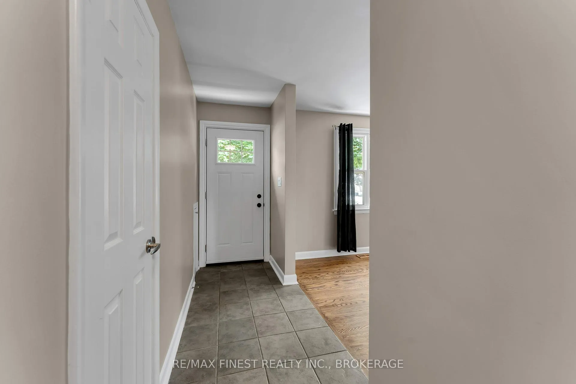 Photo 4 of 48 Brant Street, Kingston, East of Sir John A. Blvd — HOMEH