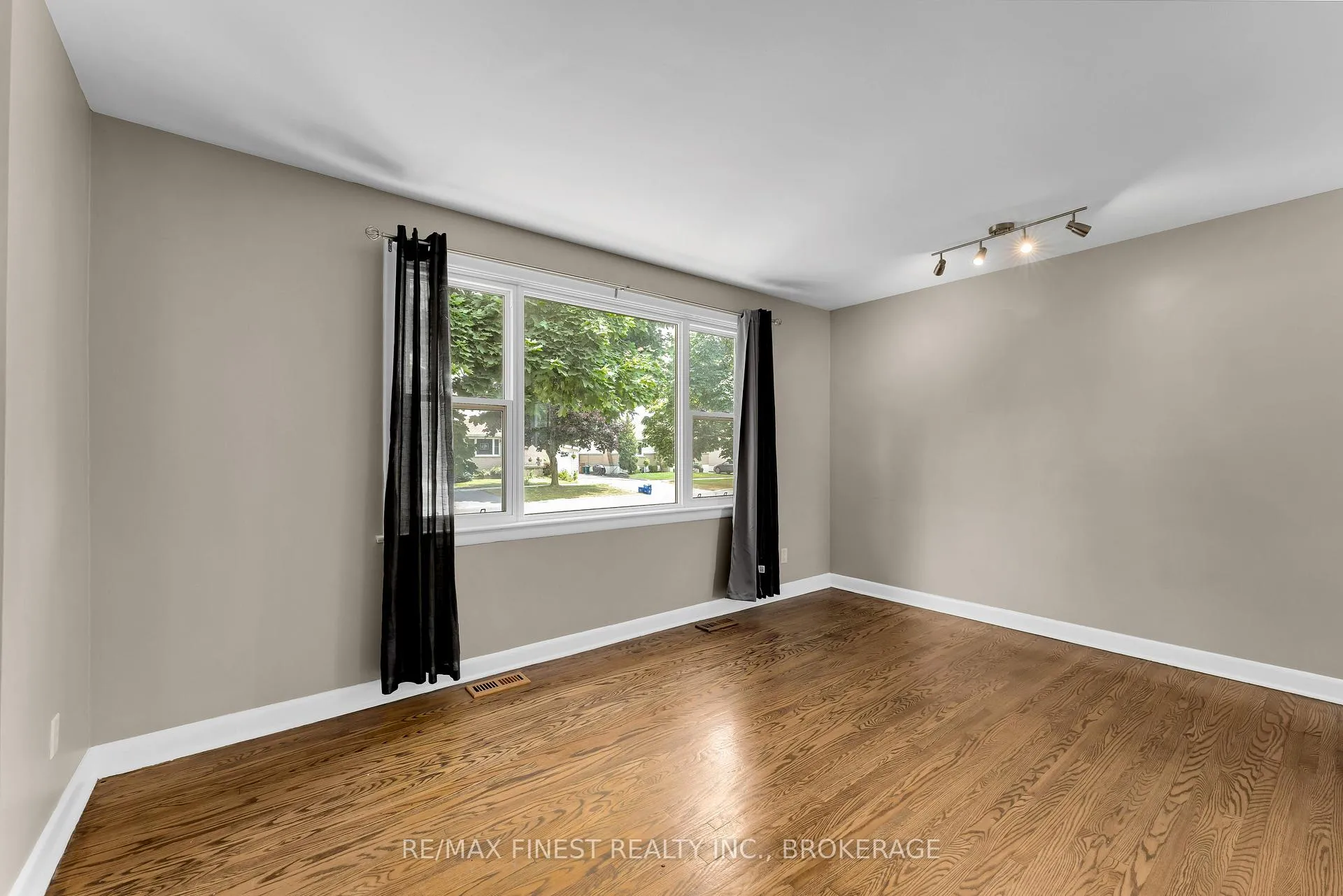 Photo 6 of 48 Brant Street, Kingston, East of Sir John A. Blvd — HOMEH
