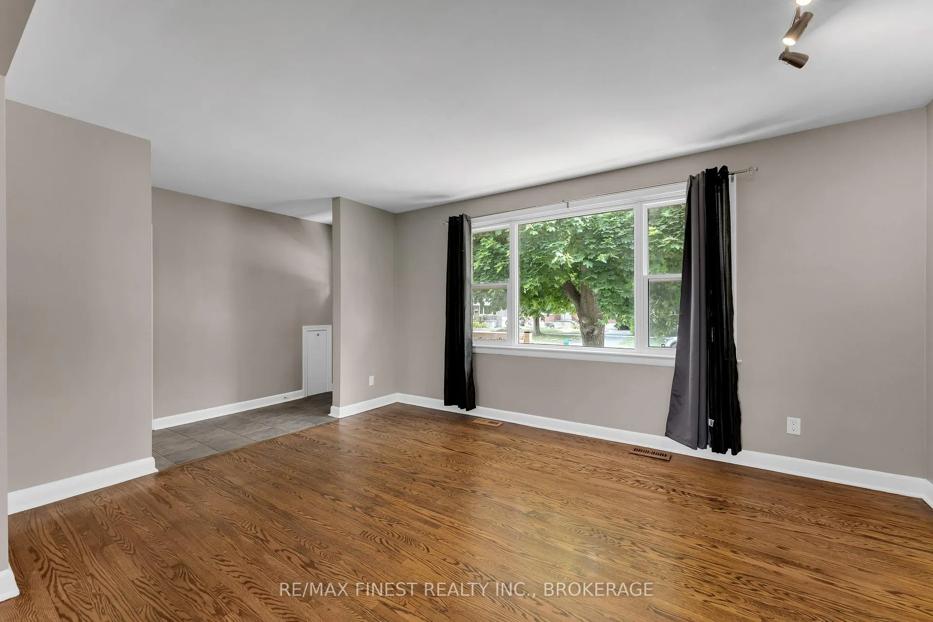 Photo 7 of 48 Brant Street, Kingston, East of Sir John A. Blvd — HOMEH