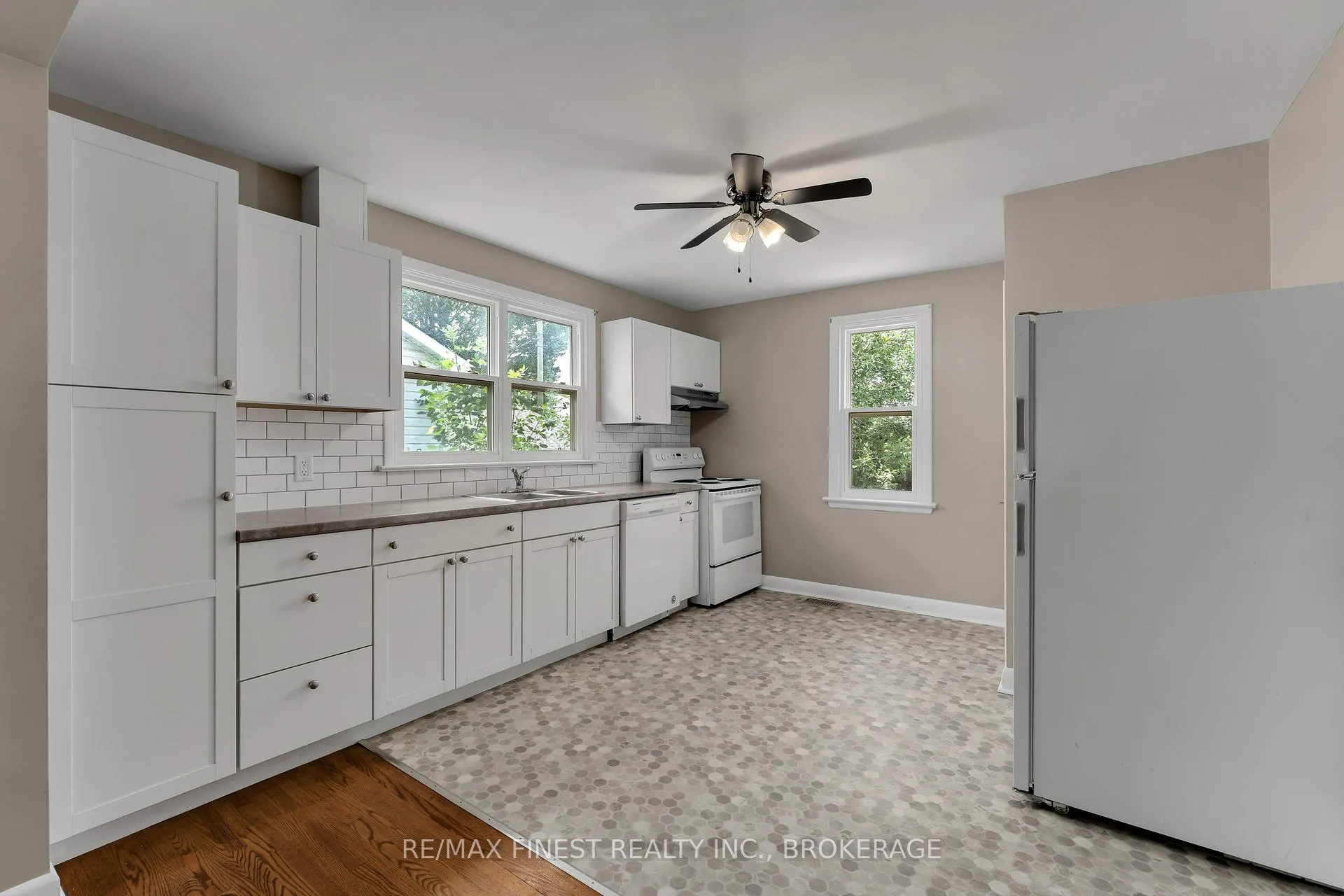Photo 9 of 48 Brant Street, Kingston, East of Sir John A. Blvd — HOMEH