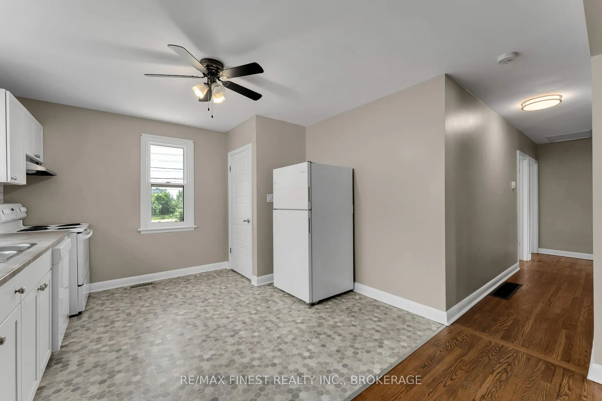 Photo 10 of 48 Brant Street, Kingston, East of Sir John A. Blvd — HOMEH