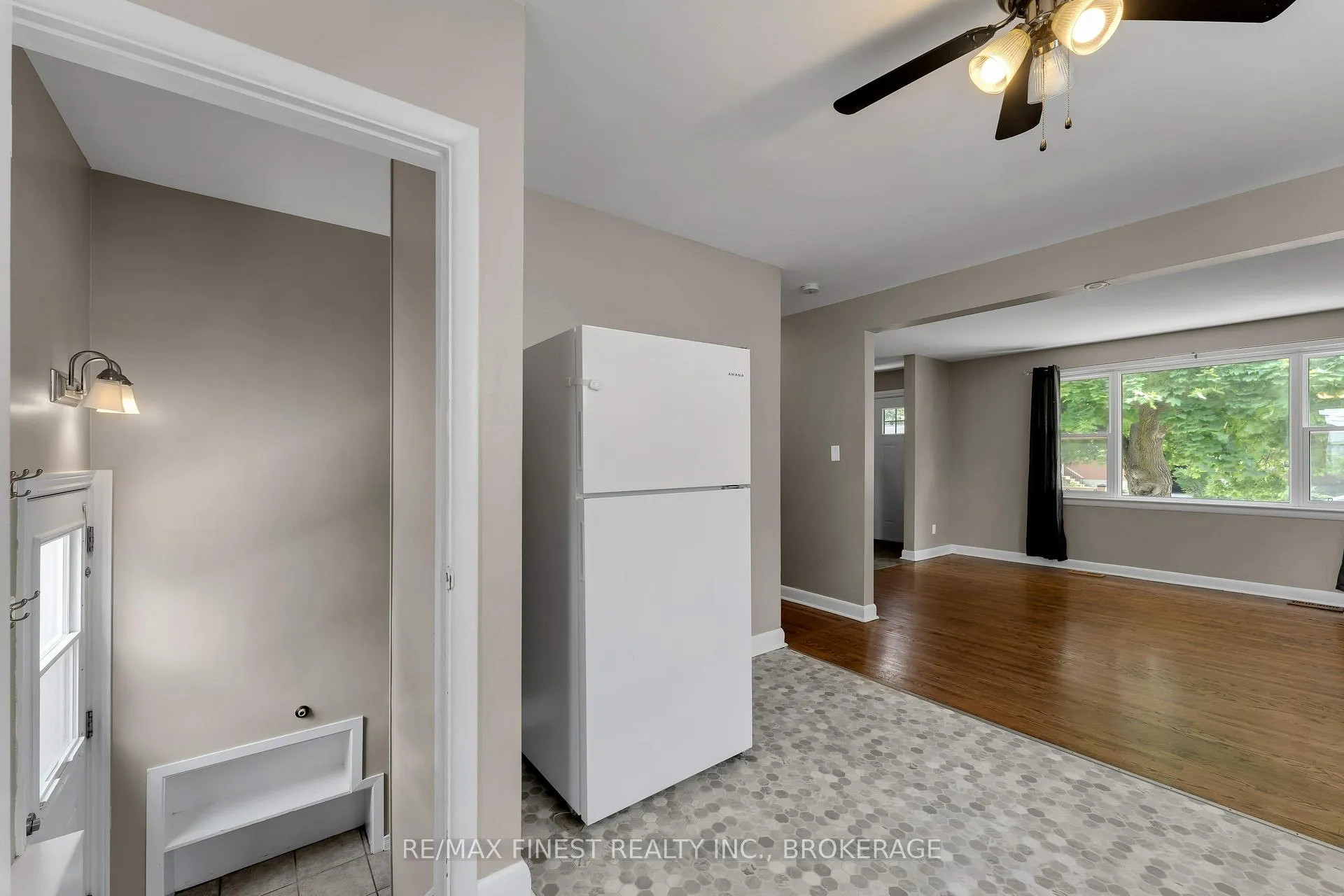 Photo 12 of 48 Brant Street, Kingston, East of Sir John A. Blvd — HOMEH