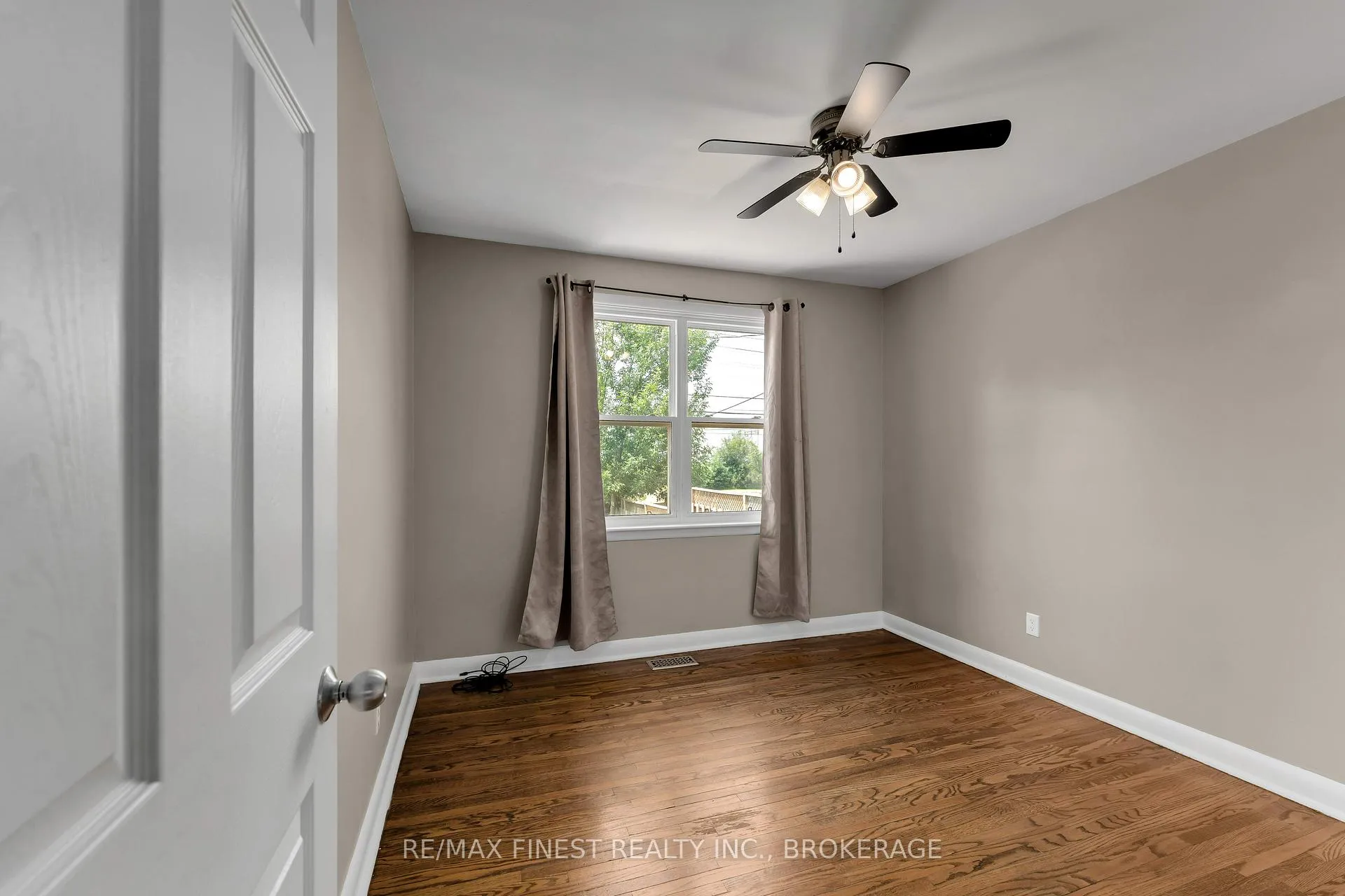 Photo 16 of 48 Brant Street, Kingston, East of Sir John A. Blvd — HOMEH