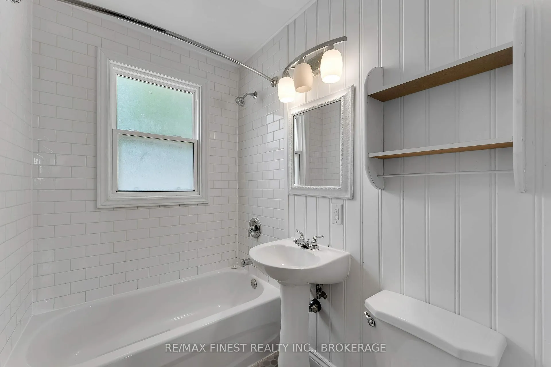Photo 21 of 48 Brant Street, Kingston, East of Sir John A. Blvd — HOMEH