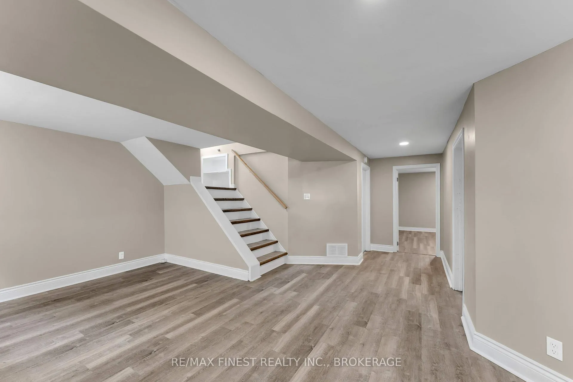 Photo 24 of 48 Brant Street, Kingston, East of Sir John A. Blvd — HOMEH