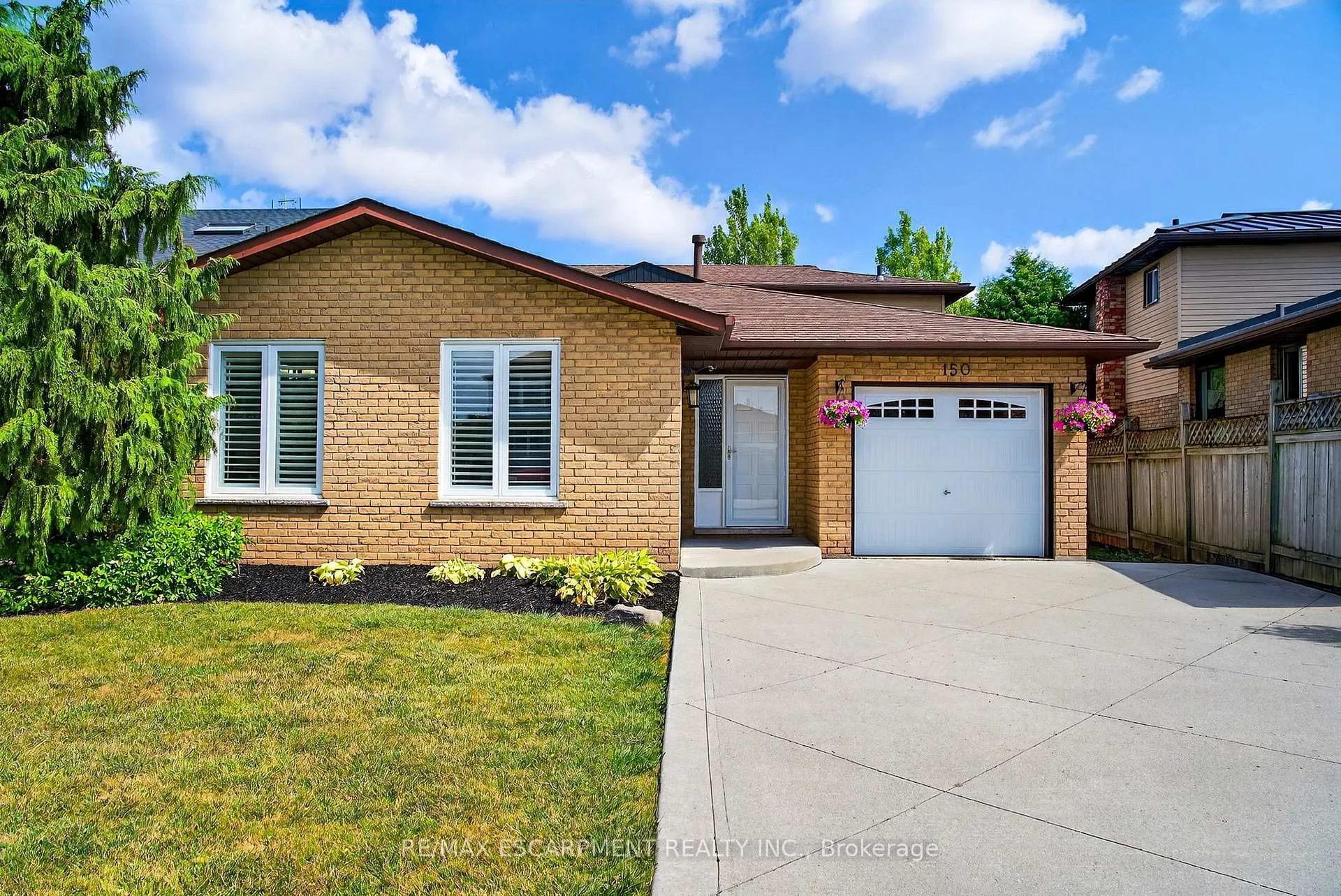Photo 1 of 150 Solomon Crescent, Hamilton, Trenholme — HOMEH