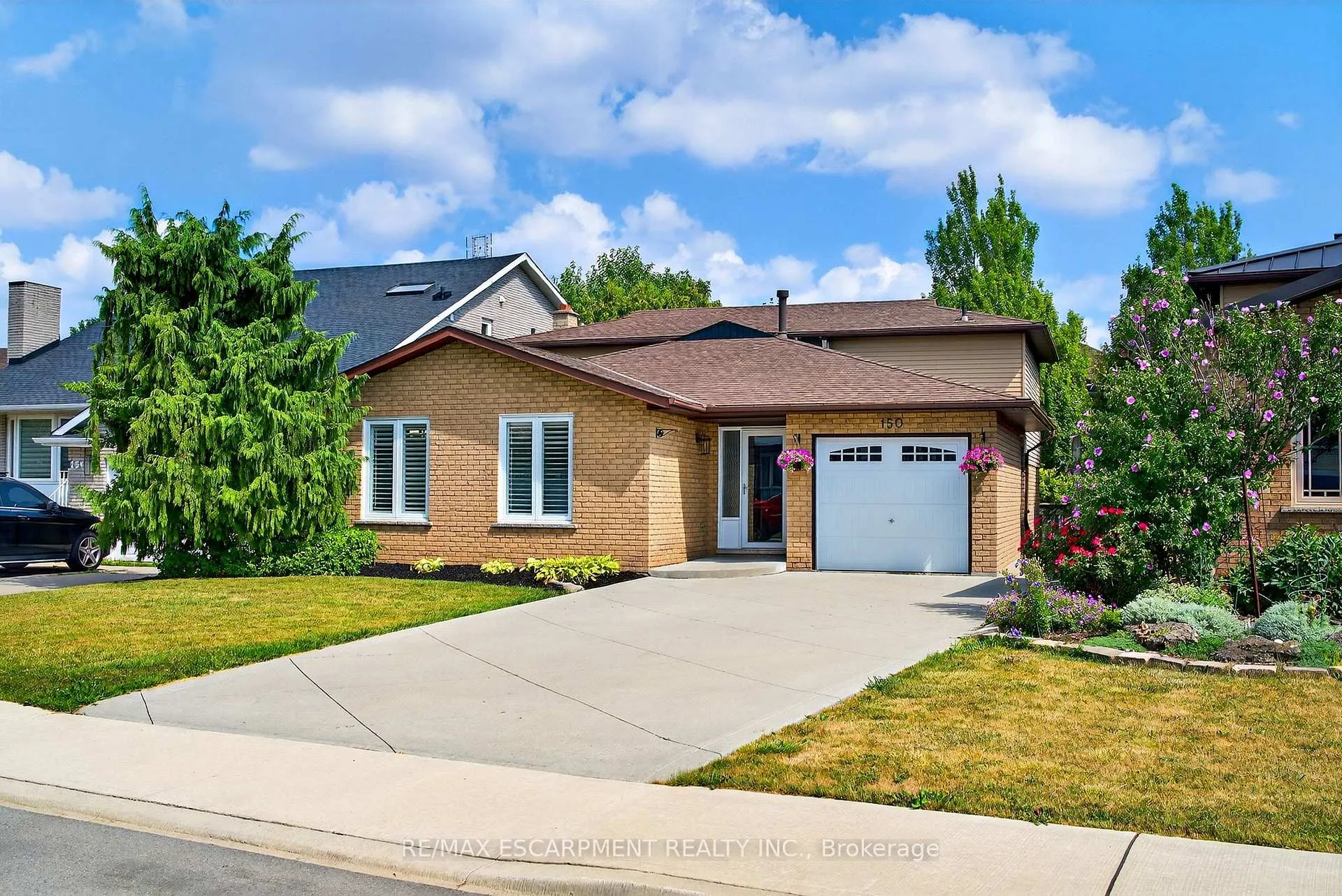 Photo 2 of 150 Solomon Crescent, Hamilton, Trenholme — HOMEH
