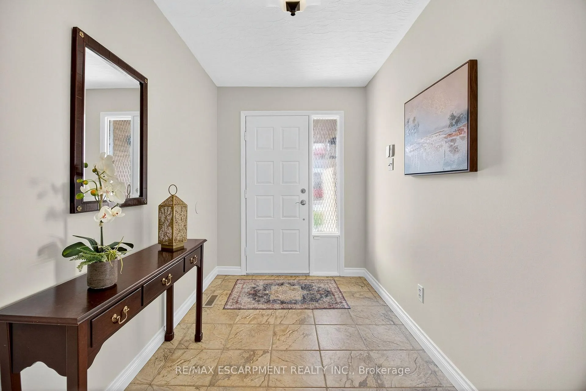 Photo 3 of 150 Solomon Crescent, Hamilton, Trenholme — HOMEH