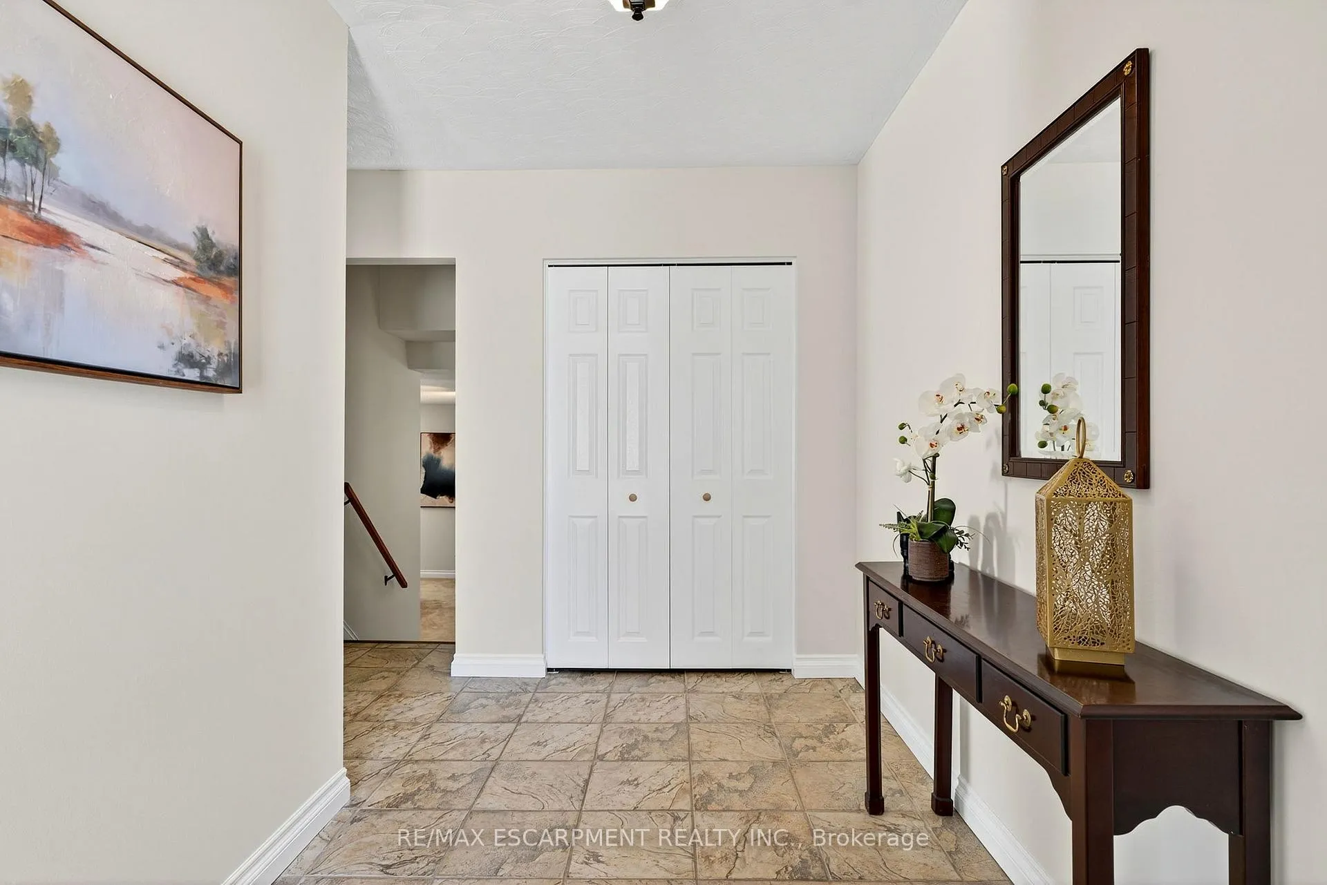 Photo 4 of 150 Solomon Crescent, Hamilton, Trenholme — HOMEH