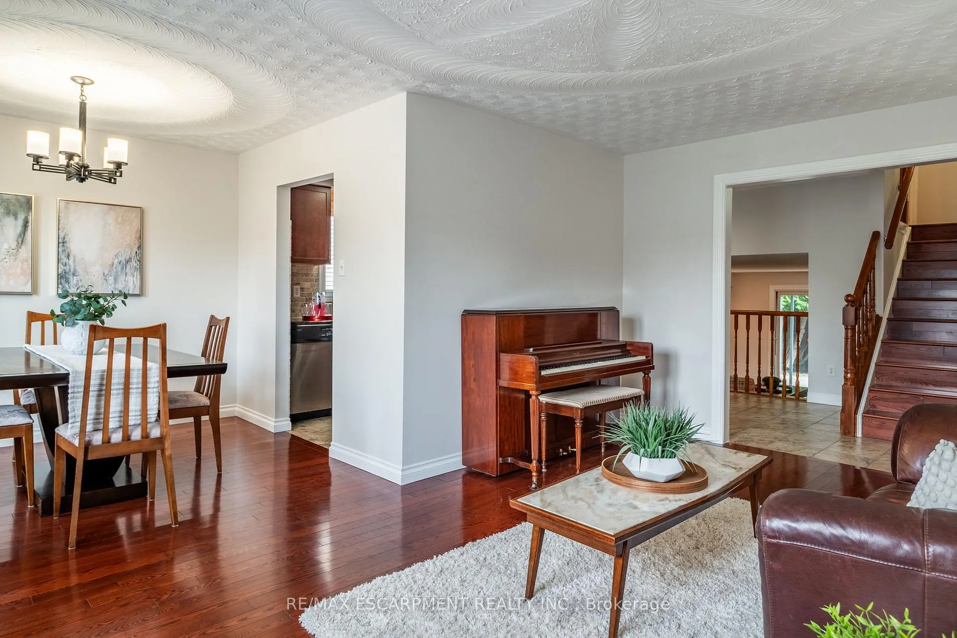 Photo 8 of 150 Solomon Crescent, Hamilton, Trenholme — HOMEH