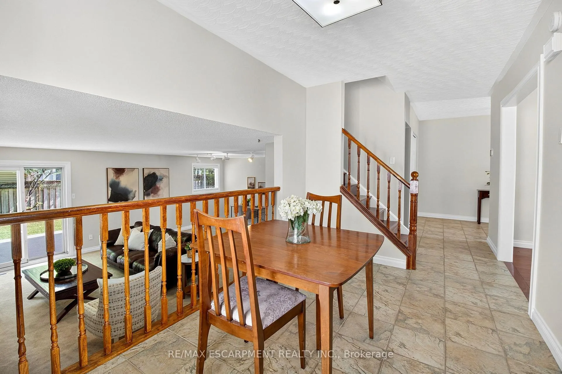 Photo 11 of 150 Solomon Crescent, Hamilton, Trenholme — HOMEH
