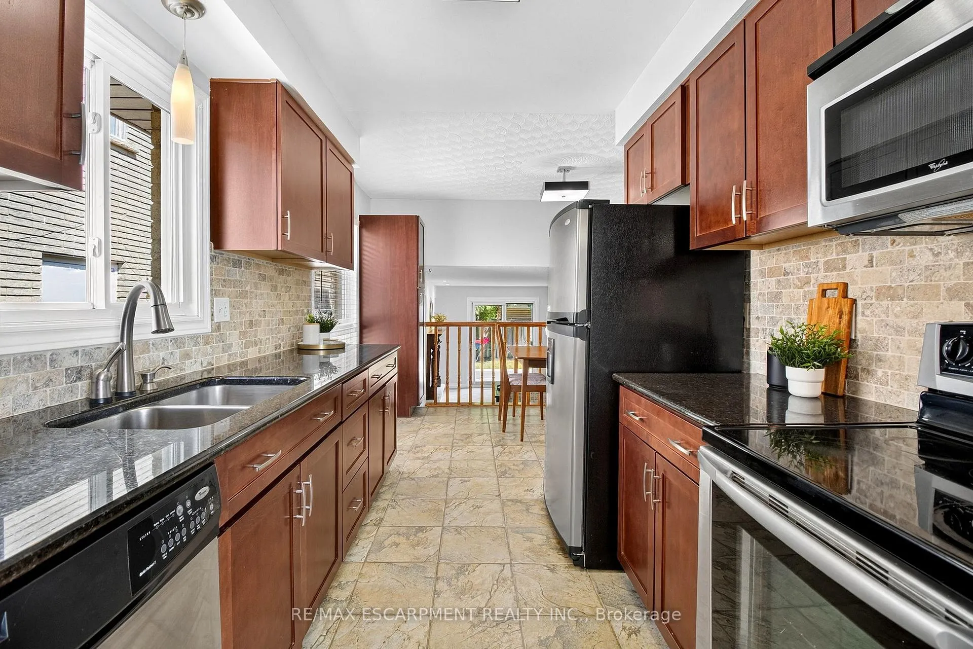 Photo 12 of 150 Solomon Crescent, Hamilton, Trenholme — HOMEH