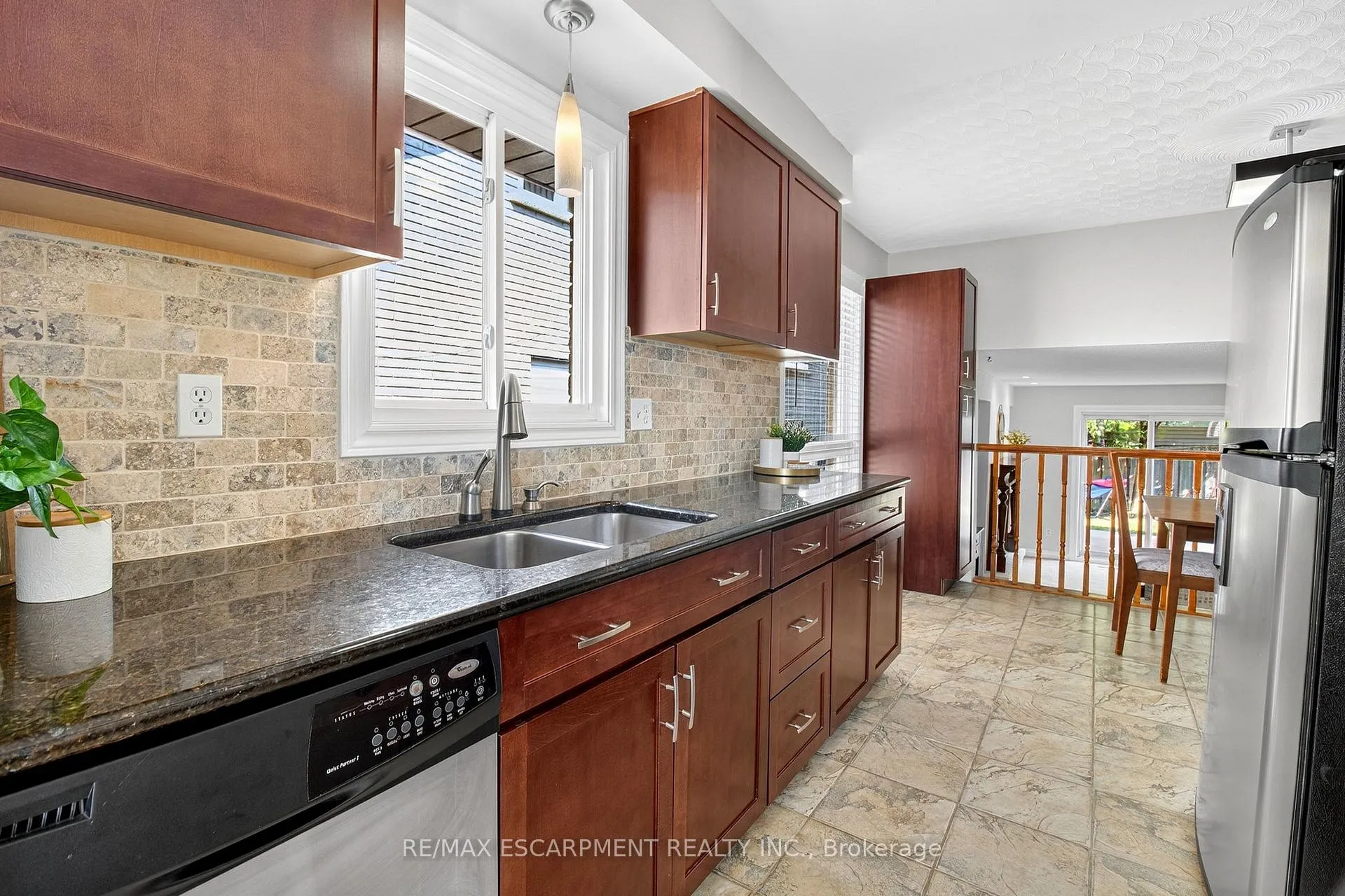 Photo 13 of 150 Solomon Crescent, Hamilton, Trenholme — HOMEH