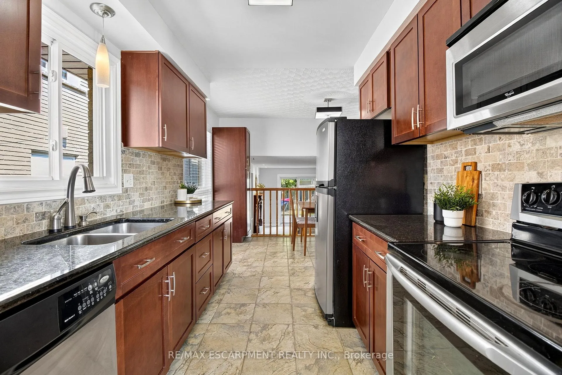 Photo 14 of 150 Solomon Crescent, Hamilton, Trenholme — HOMEH