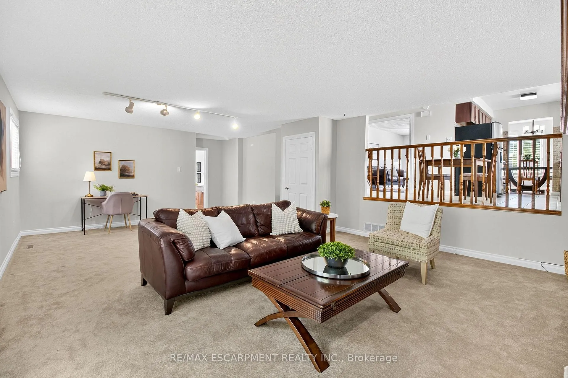 Photo 17 of 150 Solomon Crescent, Hamilton, Trenholme — HOMEH