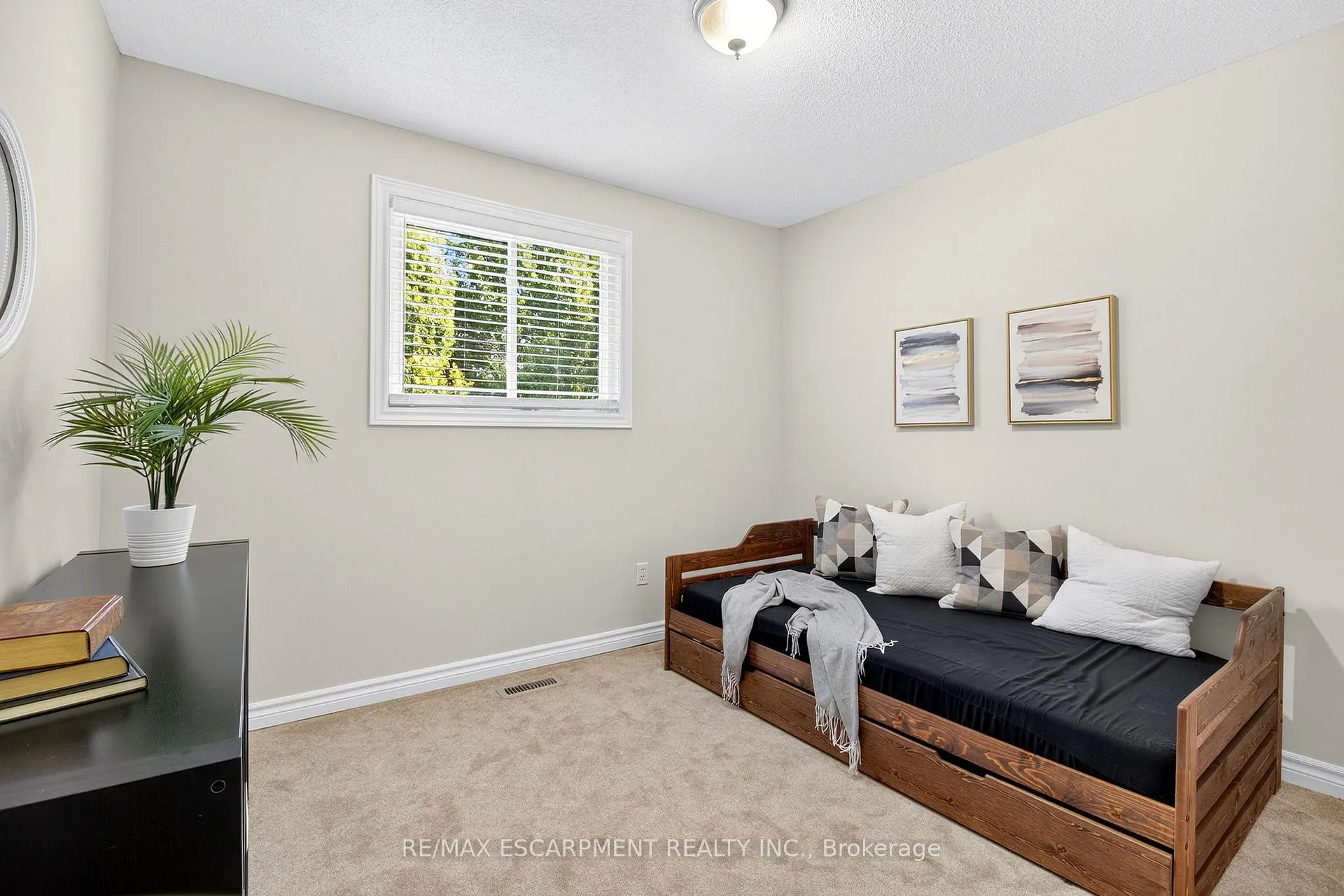 Photo 18 of 150 Solomon Crescent, Hamilton, Trenholme — HOMEH