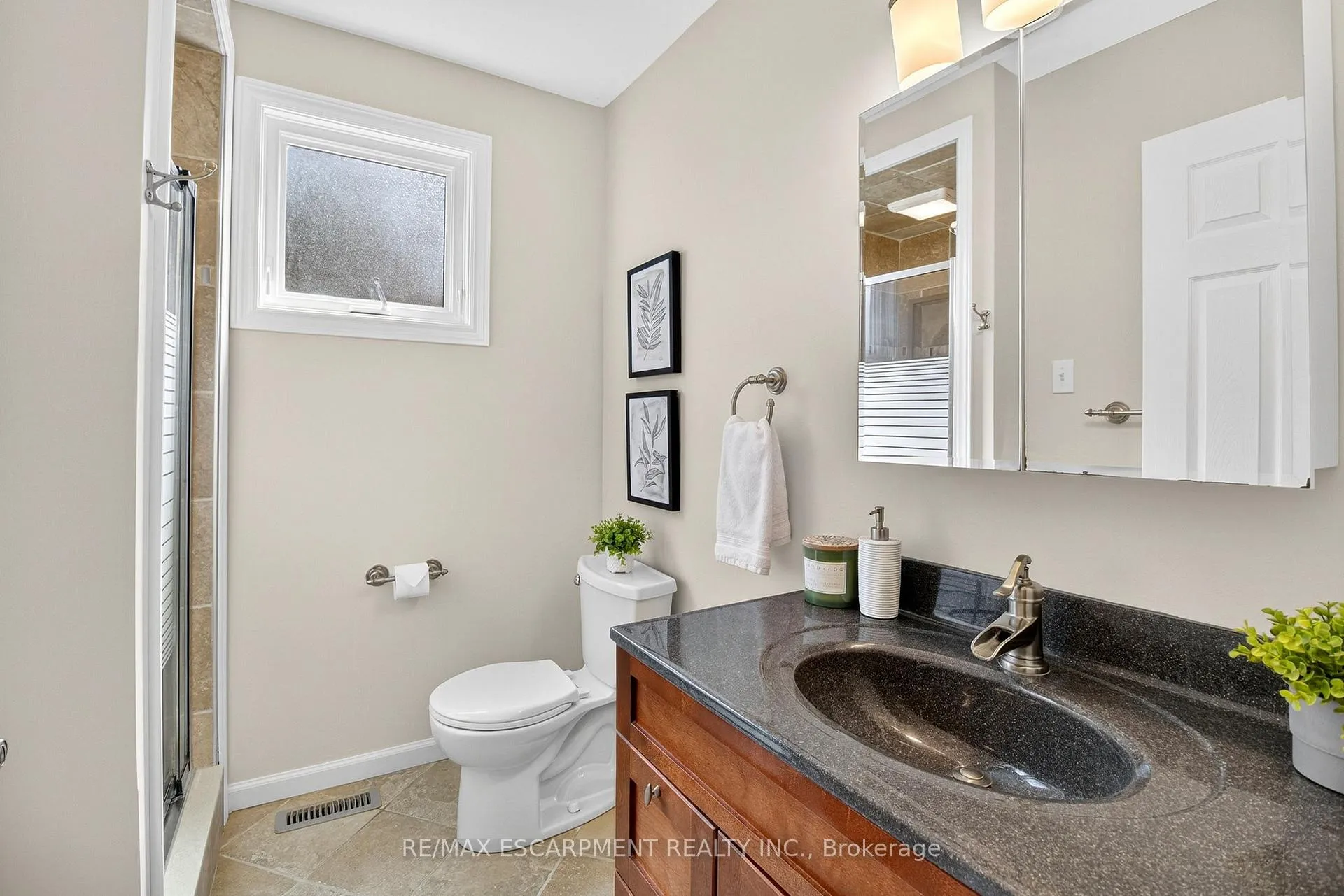 Photo 20 of 150 Solomon Crescent, Hamilton, Trenholme — HOMEH