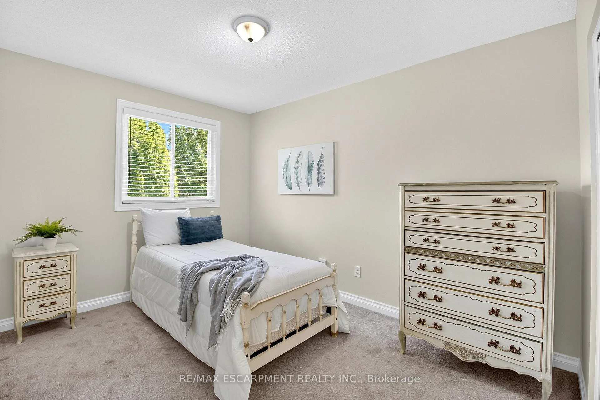 Photo 26 of 150 Solomon Crescent, Hamilton, Trenholme — HOMEH