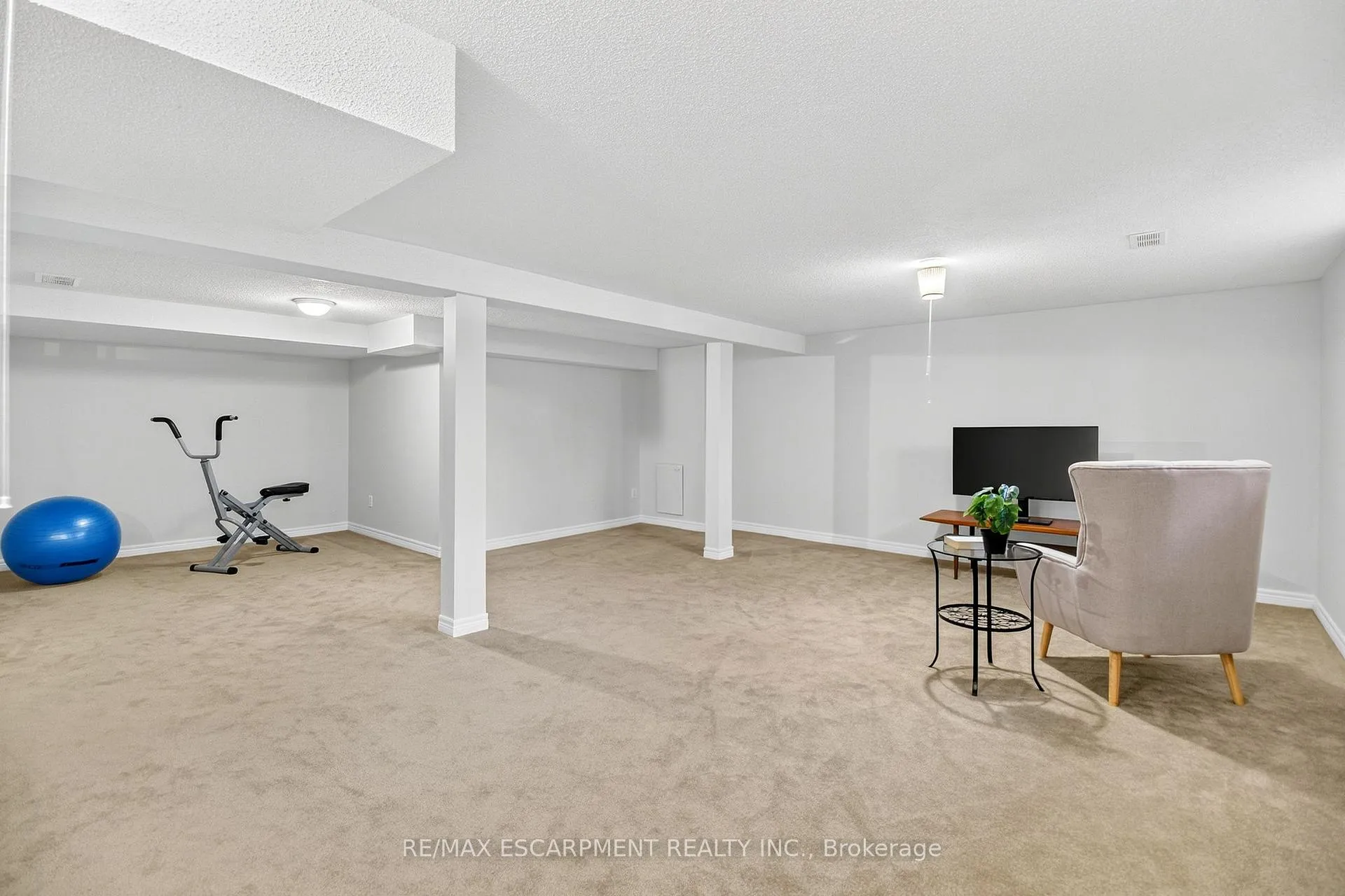 Photo 30 of 150 Solomon Crescent, Hamilton, Trenholme — HOMEH