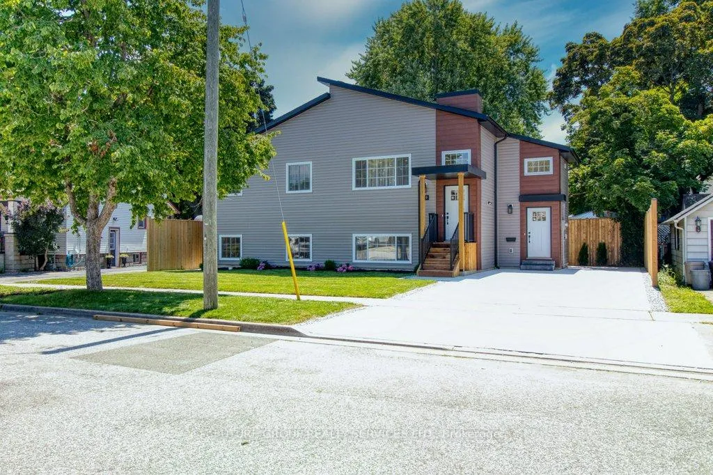 Photo 2 of 109 Penrose Street, Sarnia — HOMEH