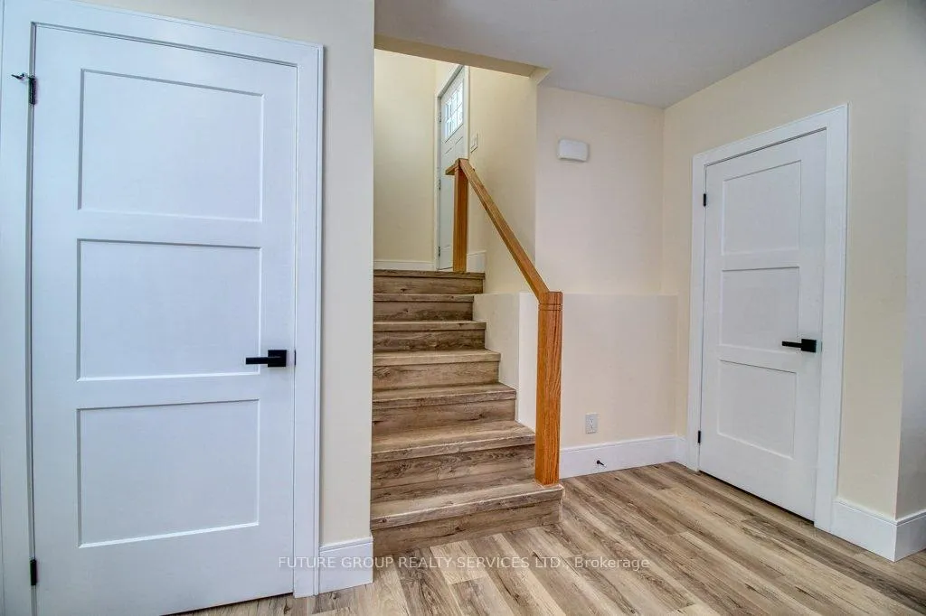 Photo 11 of 109 Penrose Street, Sarnia — HOMEH
