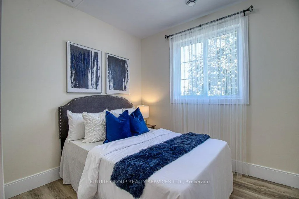 Photo 23 of 109 Penrose Street, Sarnia — HOMEH