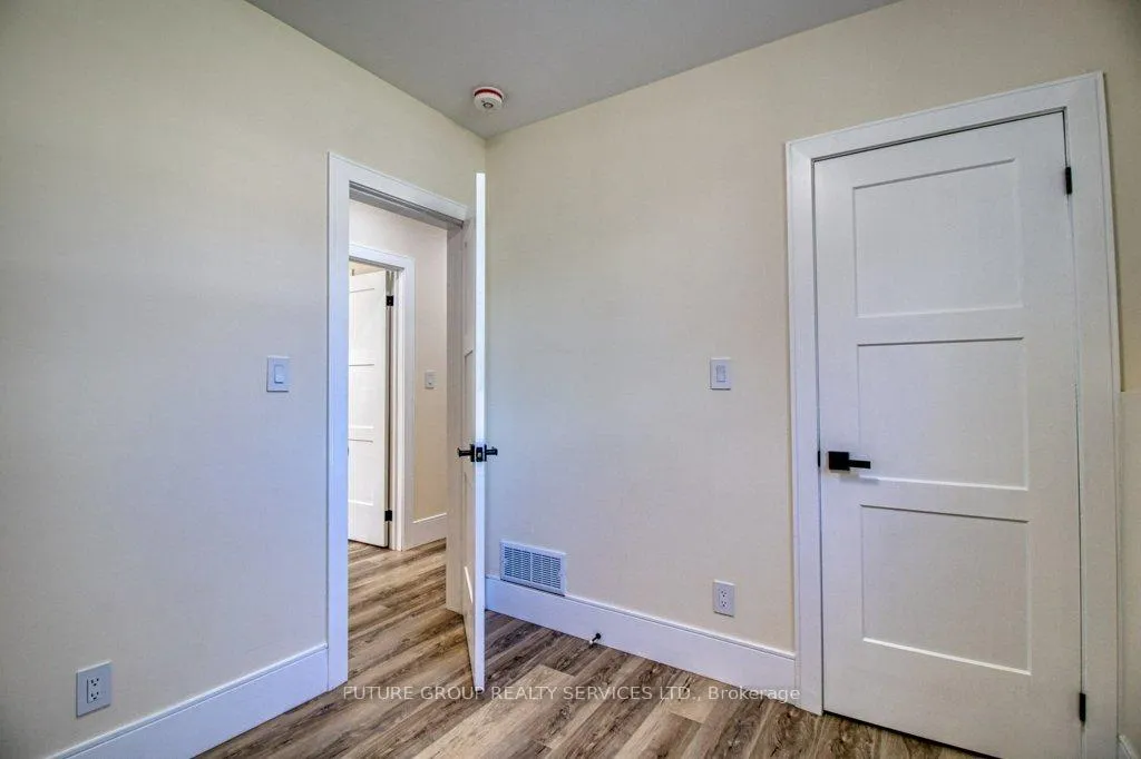 Photo 28 of 109 Penrose Street, Sarnia — HOMEH