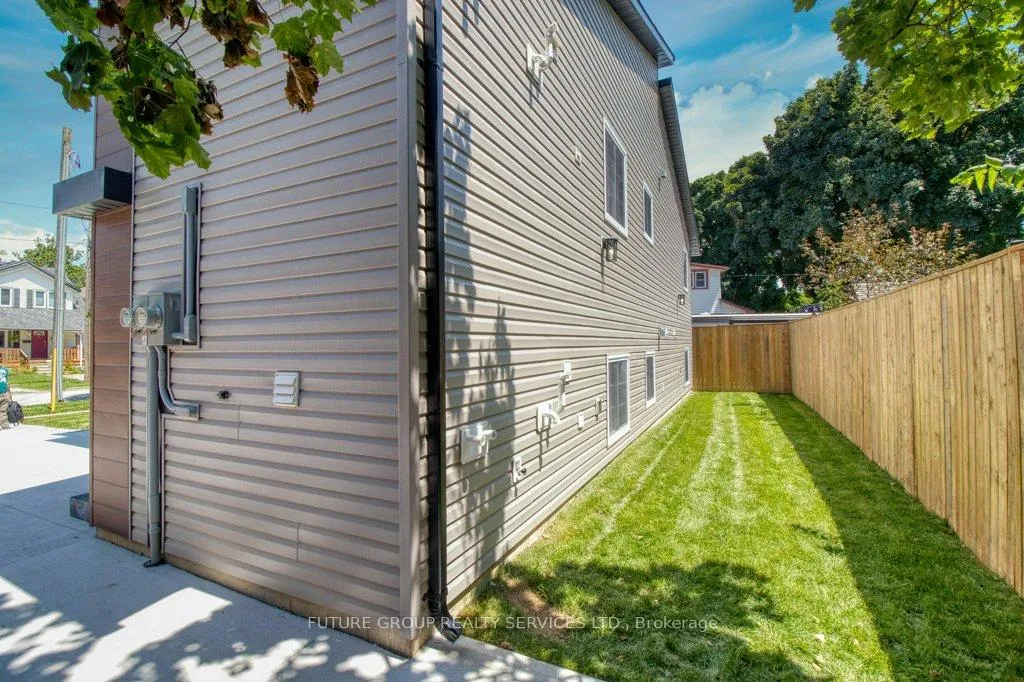 Photo 37 of 109 Penrose Street, Sarnia — HOMEH