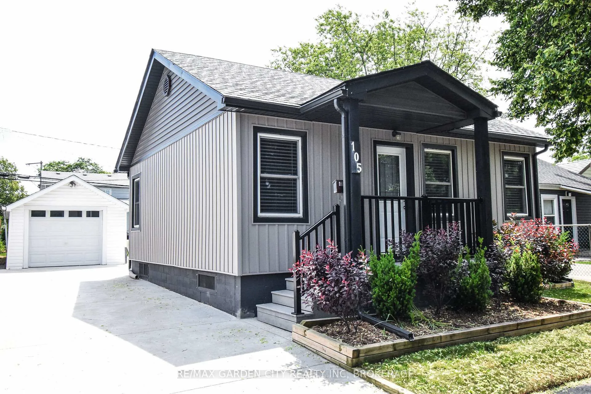 Photo 2 of 105 Mcarthur Avenue, Welland, Lincoln/Crowland — HOMEH