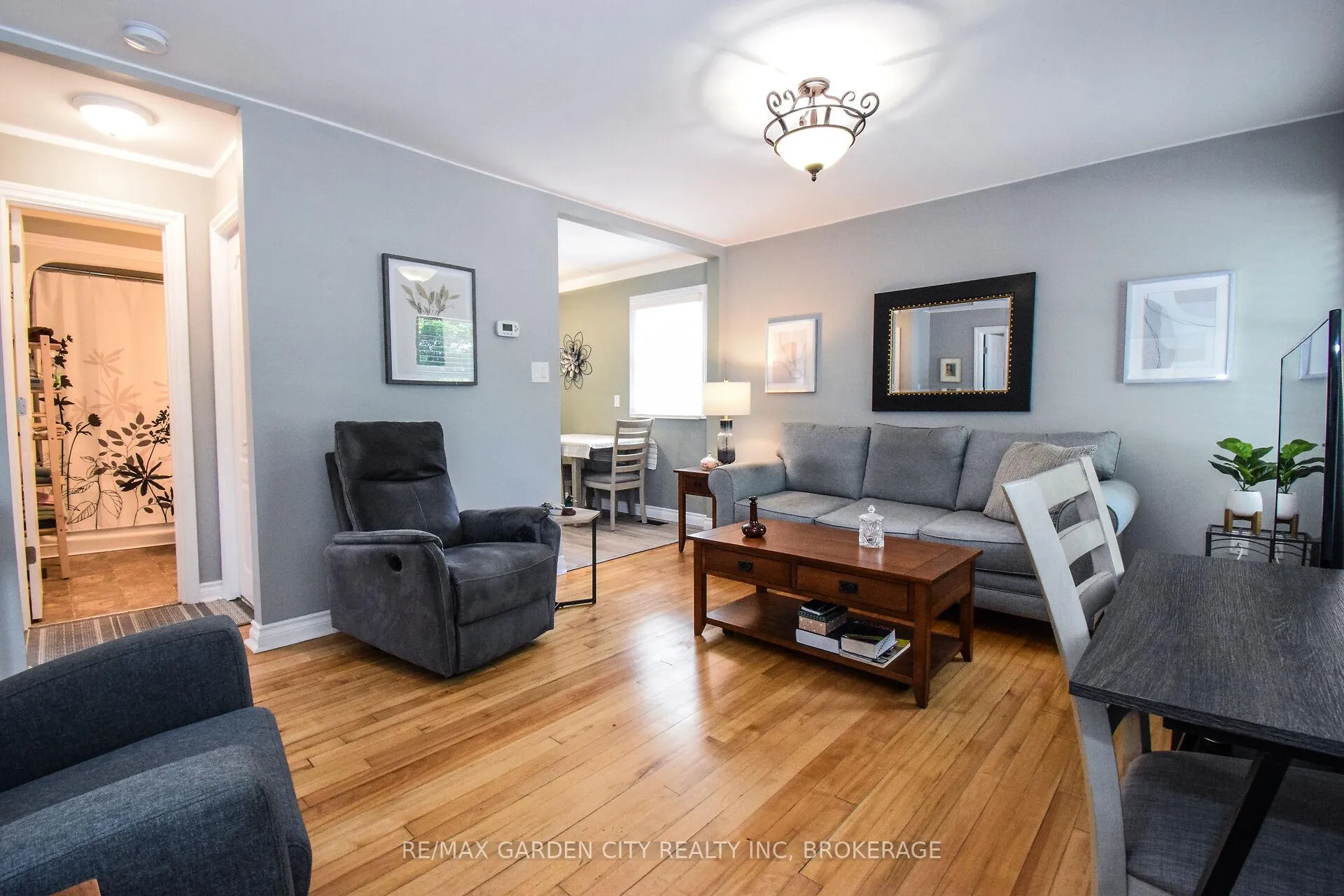 Photo 5 of 105 Mcarthur Avenue, Welland, Lincoln/Crowland — HOMEH