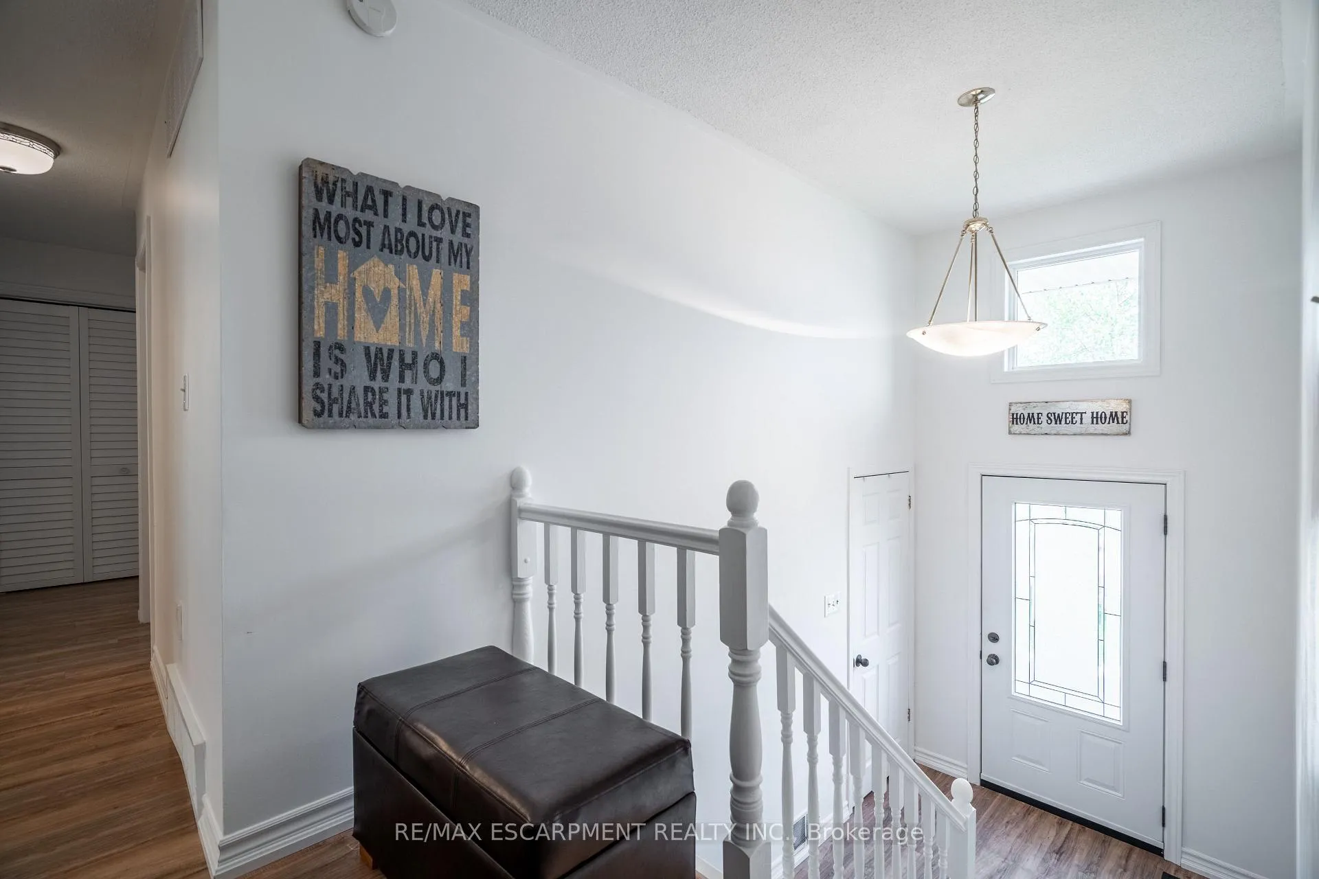 Photo 4 of 34 Palm Court, Hamilton, Stoney Creek — HOMEH