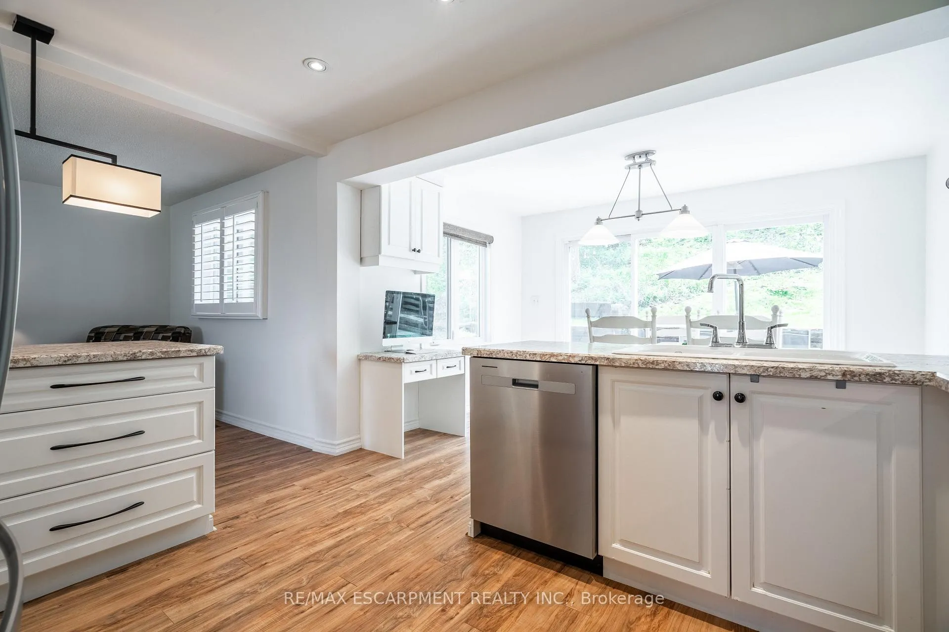 Photo 5 of 34 Palm Court, Hamilton, Stoney Creek — HOMEH