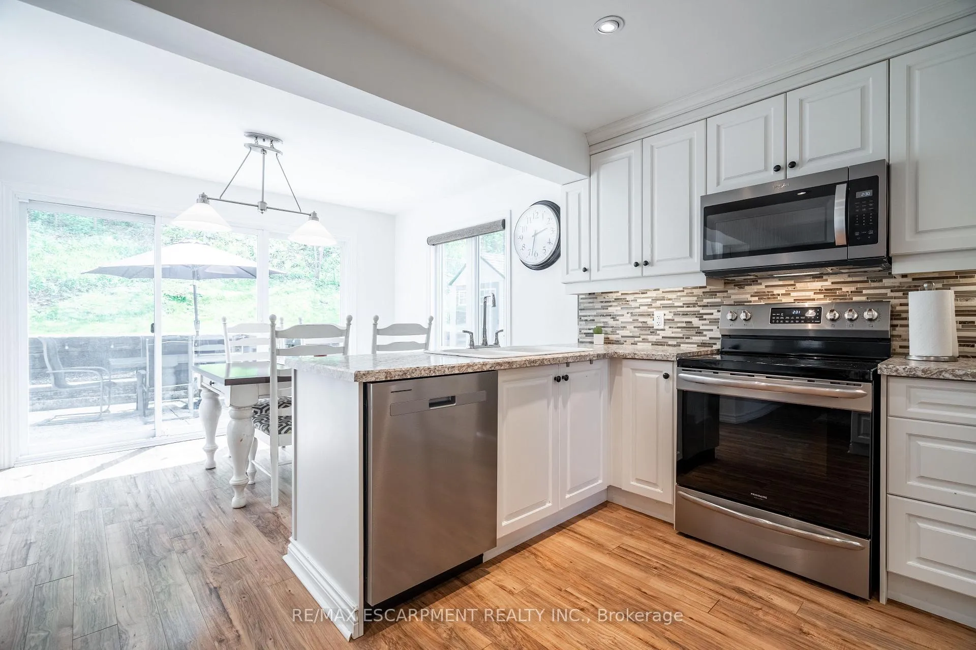 Photo 6 of 34 Palm Court, Hamilton, Stoney Creek — HOMEH