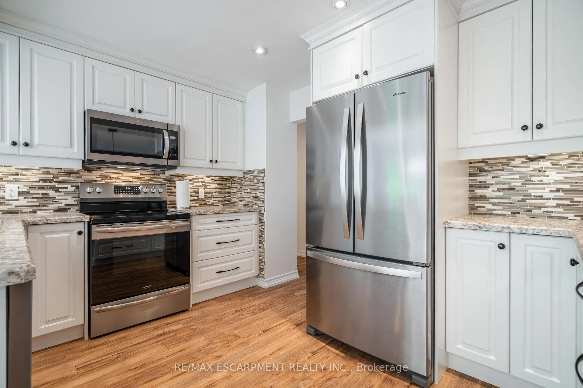 Photo 7 of 34 Palm Court, Hamilton, Stoney Creek — HOMEH