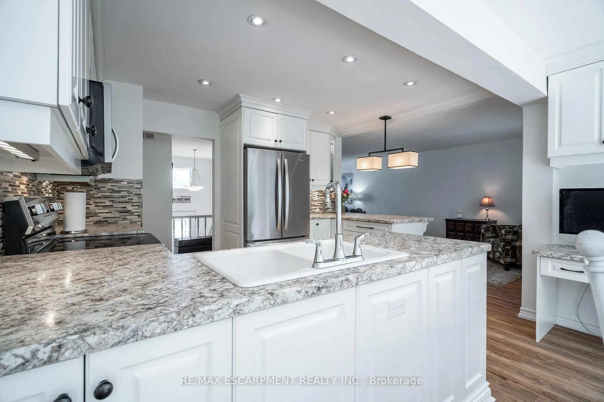 Photo 9 of 34 Palm Court, Hamilton, Stoney Creek — HOMEH