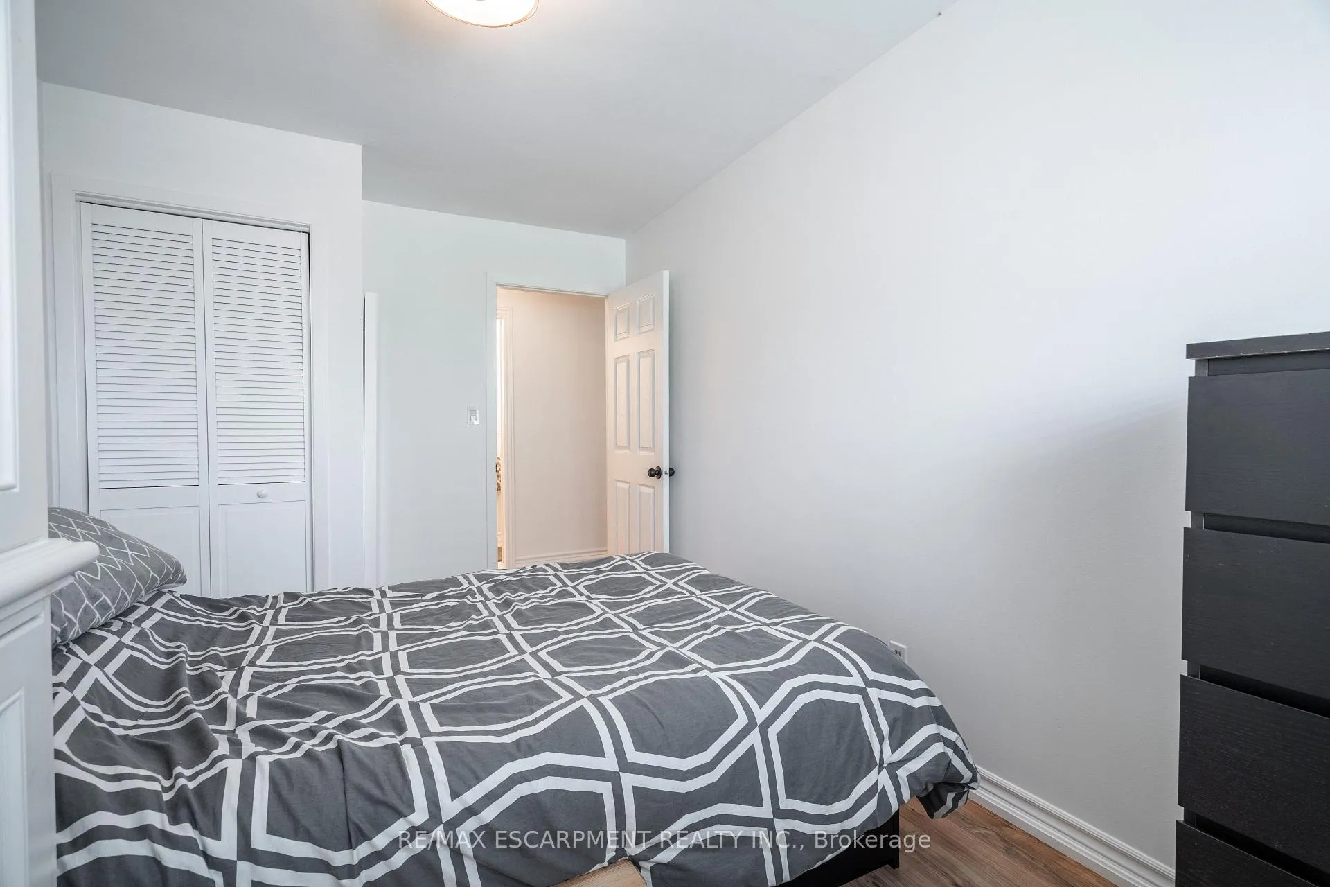 Photo 22 of 34 Palm Court, Hamilton, Stoney Creek — HOMEH