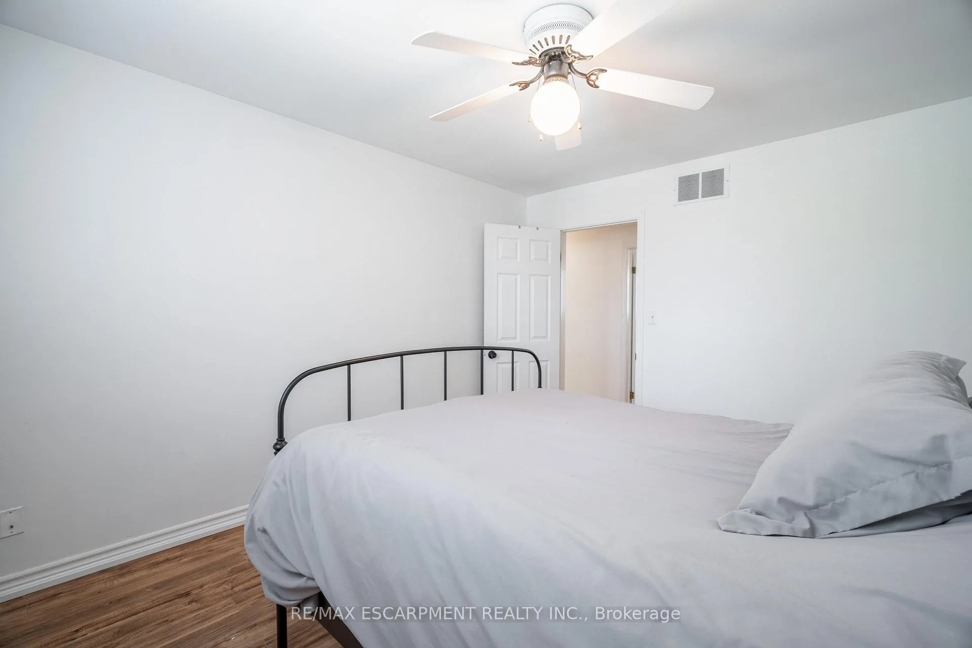 Photo 24 of 34 Palm Court, Hamilton, Stoney Creek — HOMEH