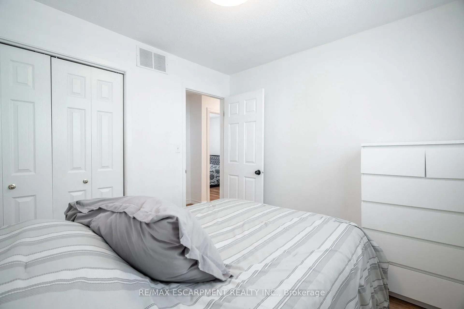 Photo 26 of 34 Palm Court, Hamilton, Stoney Creek — HOMEH