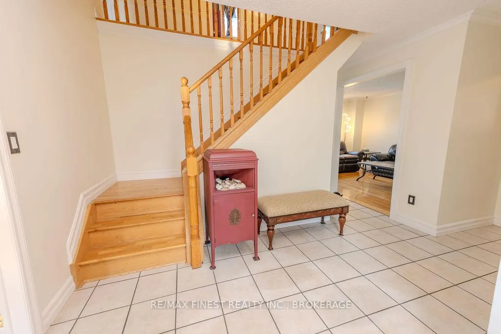 Photo 4 of 1106 Wintergreen Crescent, Kingston, City Northwest — HOMEH