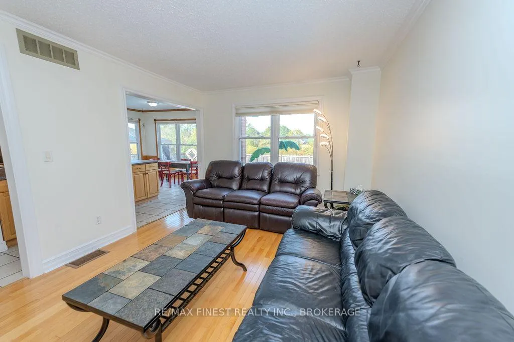 Photo 6 of 1106 Wintergreen Crescent, Kingston, City Northwest — HOMEH