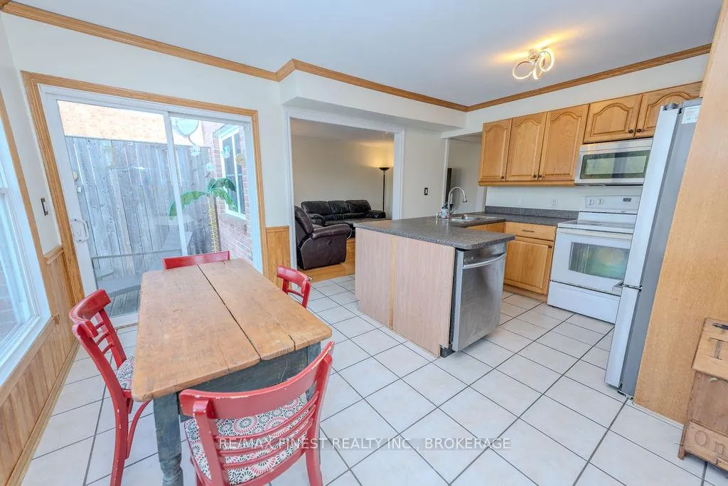 Photo 14 of 1106 Wintergreen Crescent, Kingston, City Northwest — HOMEH