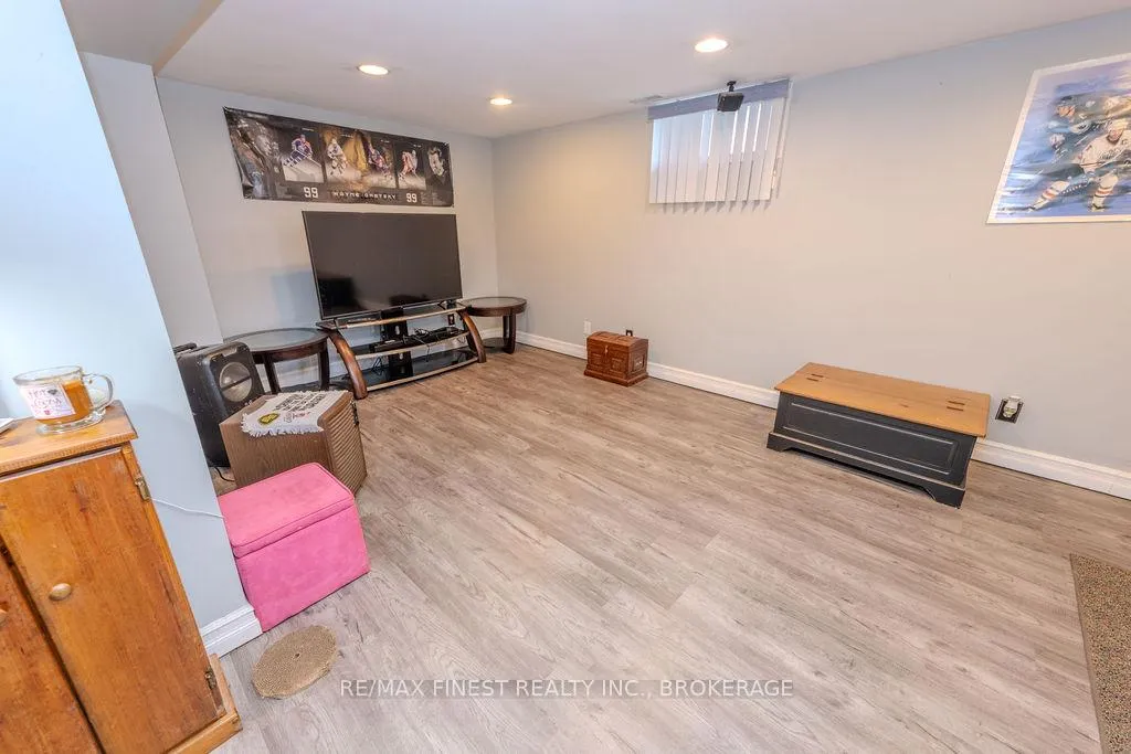 Photo 32 of 1106 Wintergreen Crescent, Kingston, City Northwest — HOMEH