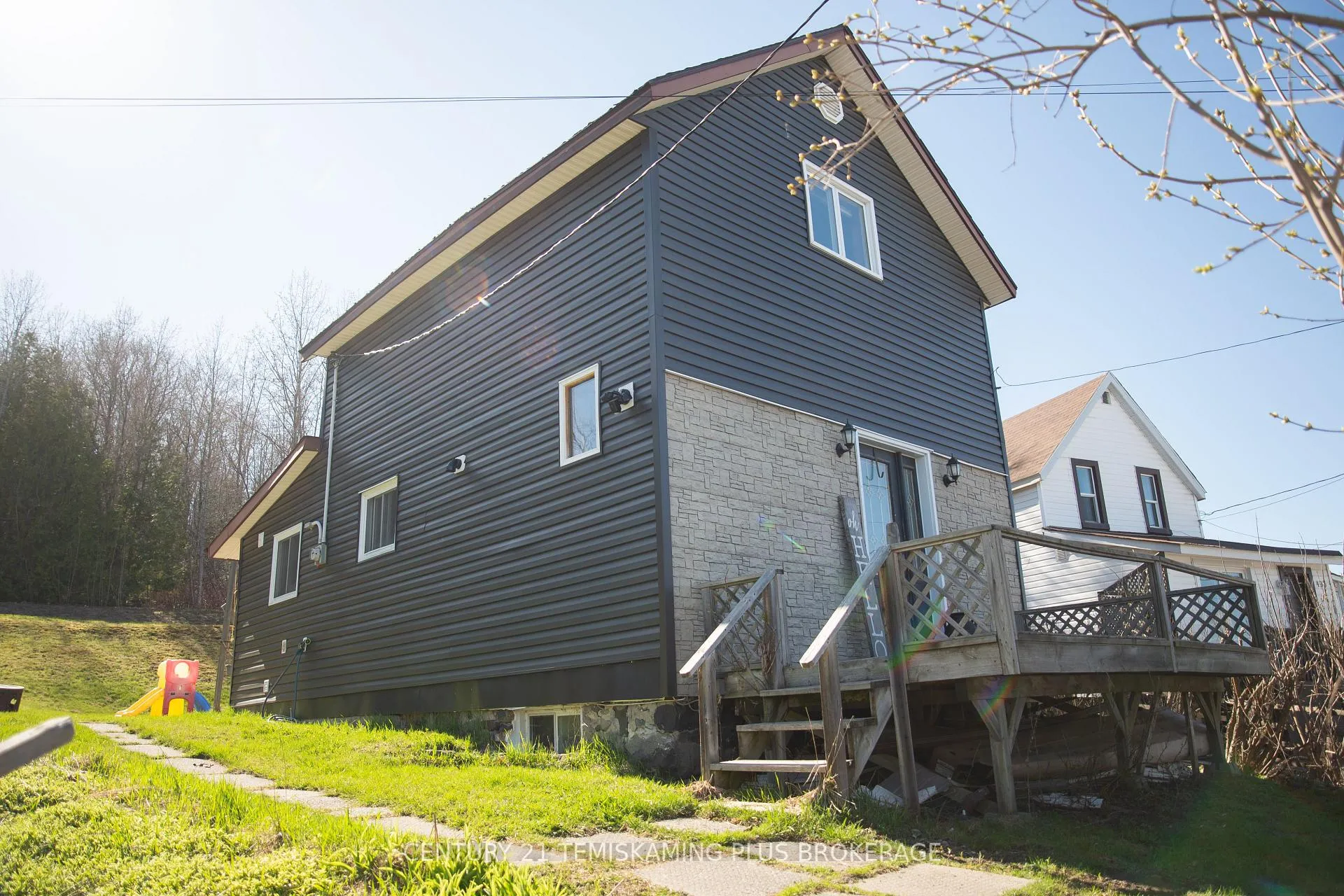 Photo 1 of 500 Lakeshore Road, Temiskaming Shores — HOMEH