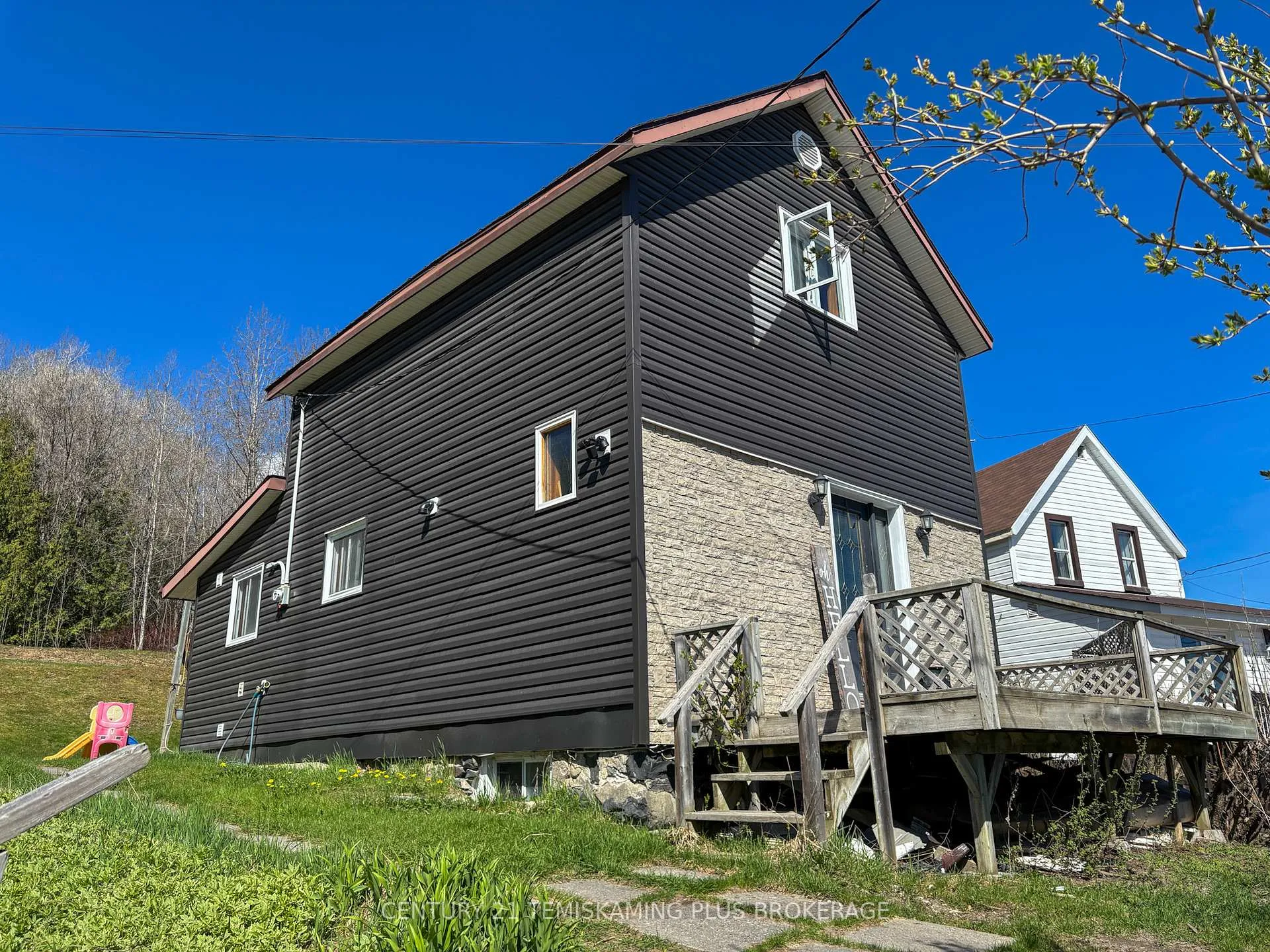 Photo 2 of 500 Lakeshore Road, Temiskaming Shores — HOMEH