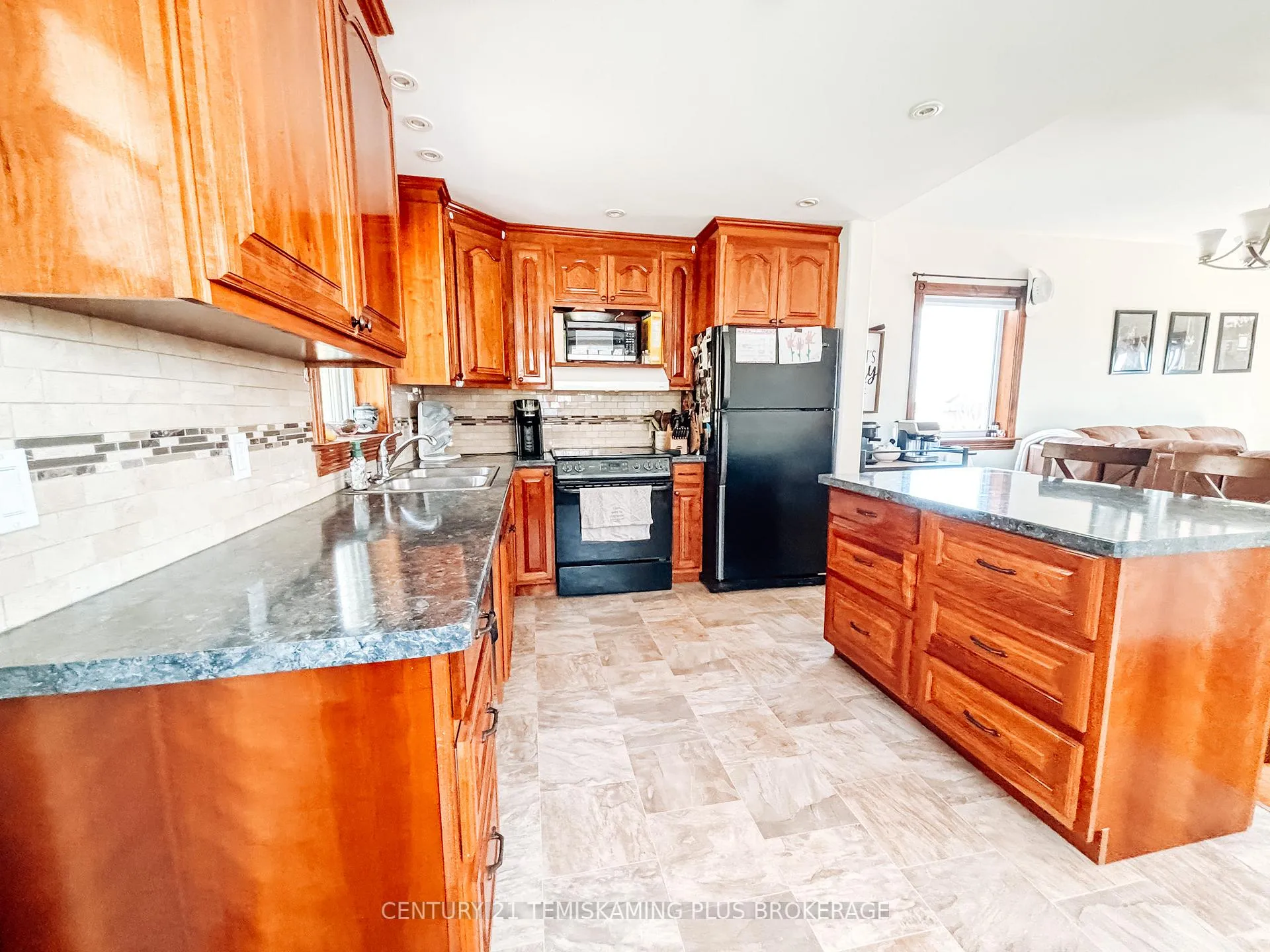 Photo 6 of 500 Lakeshore Road, Temiskaming Shores — HOMEH