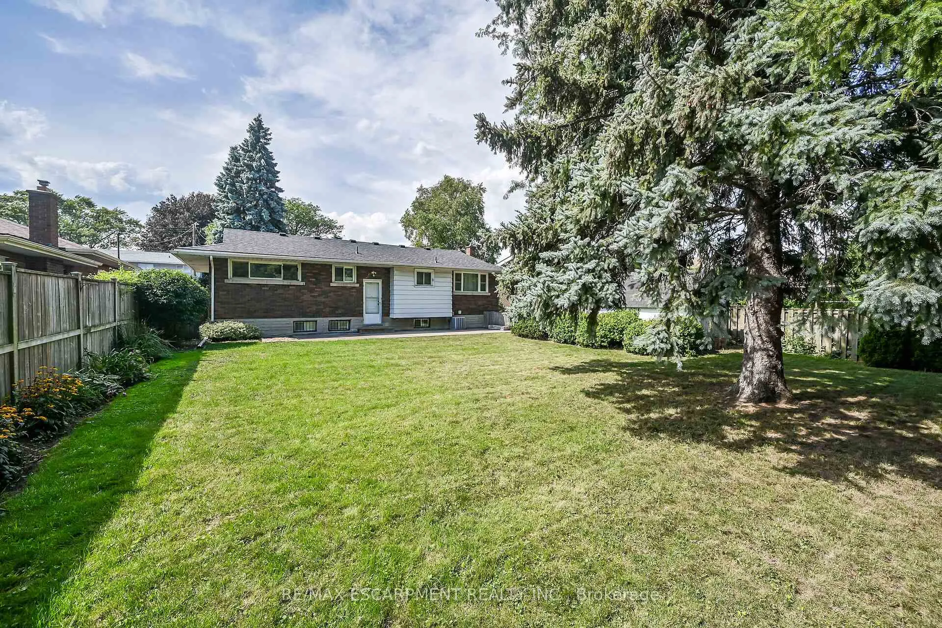 Photo 2 of 31 Belair Drive, Hamilton, Centremount — HOMEH