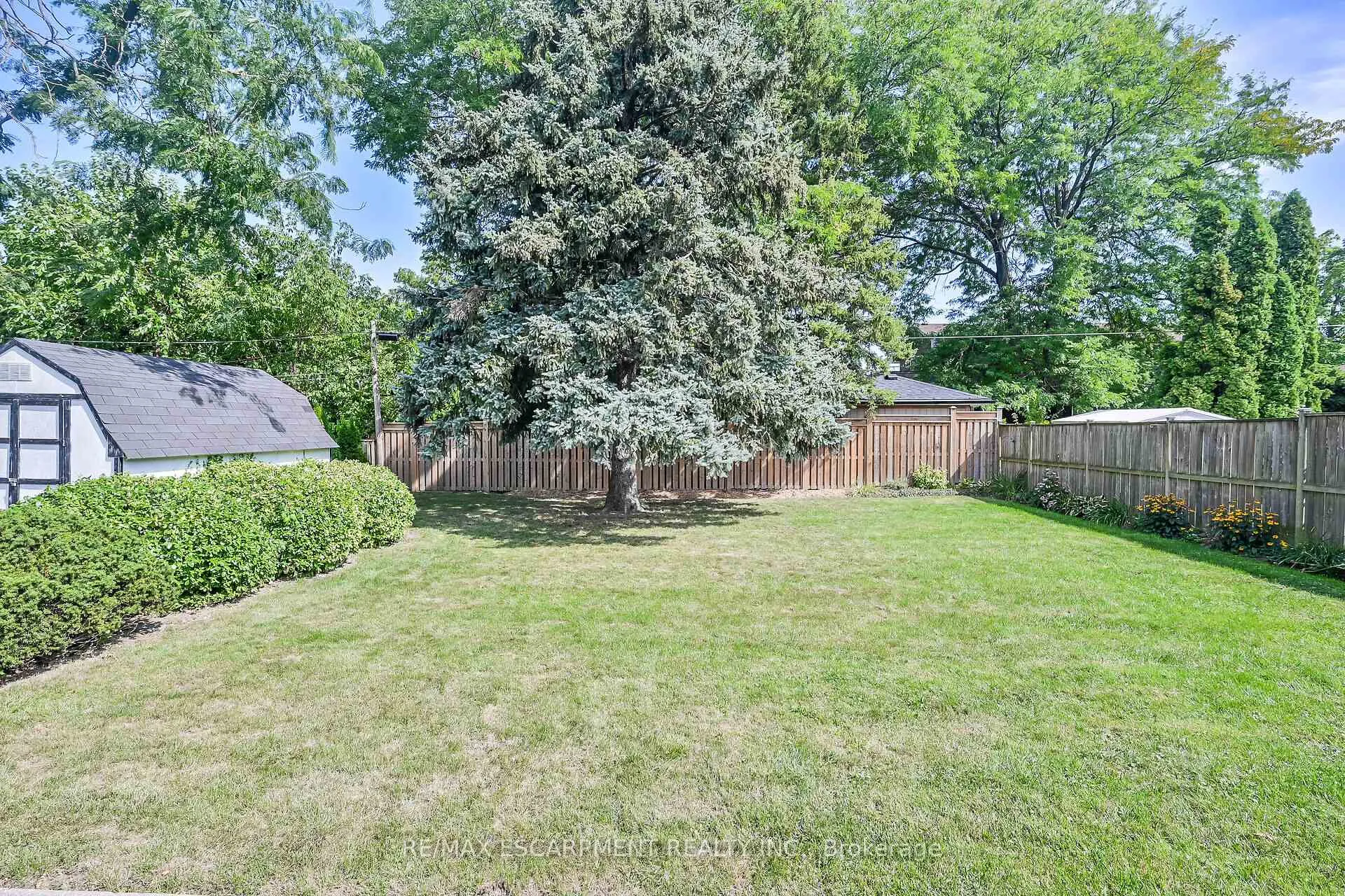 Photo 3 of 31 Belair Drive, Hamilton, Centremount — HOMEH