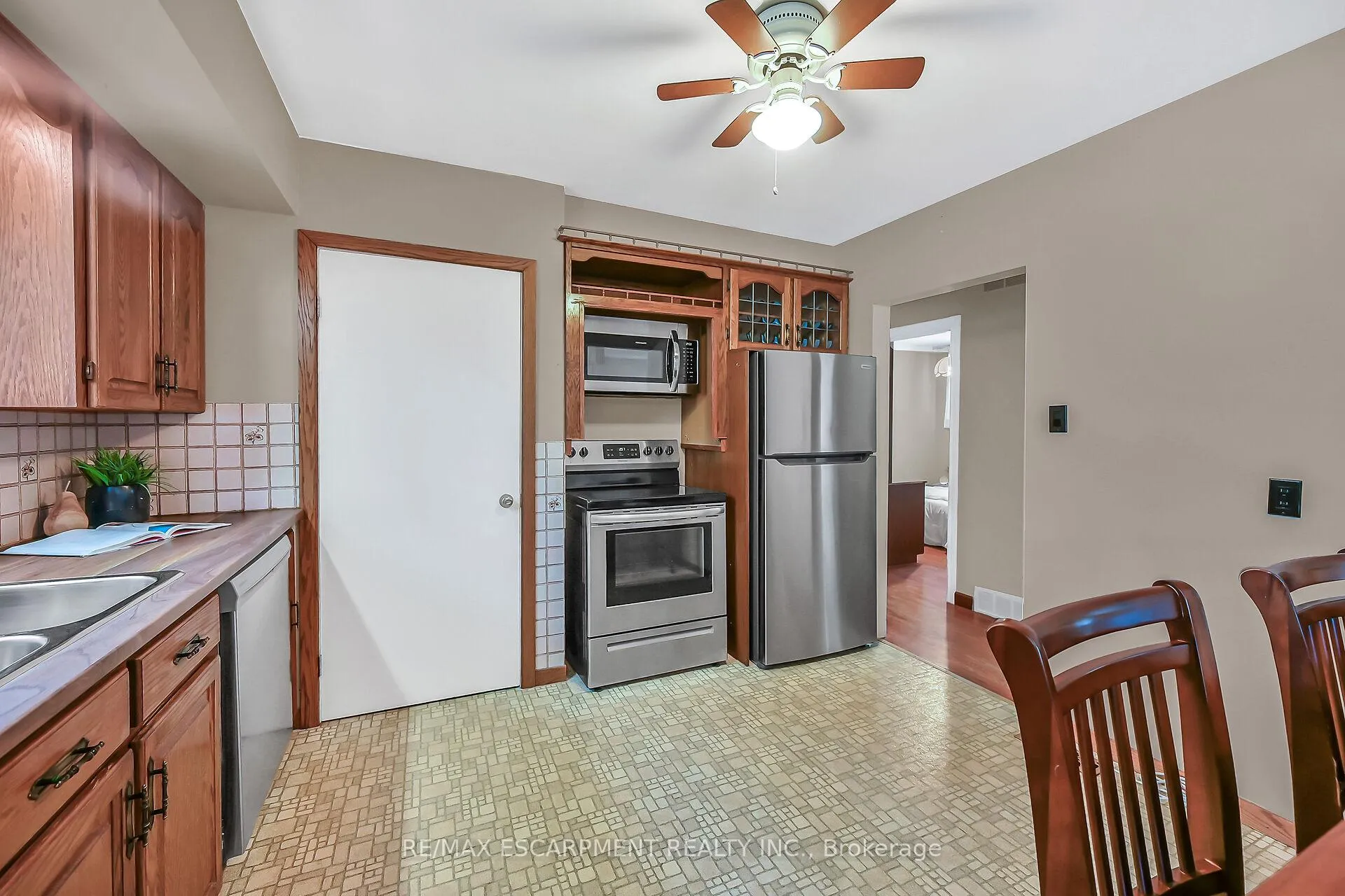 Photo 15 of 31 Belair Drive, Hamilton, Centremount — HOMEH