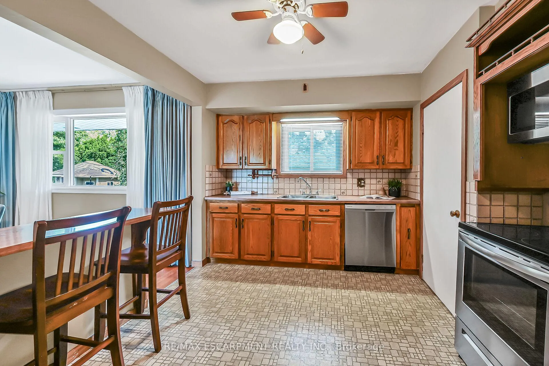 Photo 16 of 31 Belair Drive, Hamilton, Centremount — HOMEH