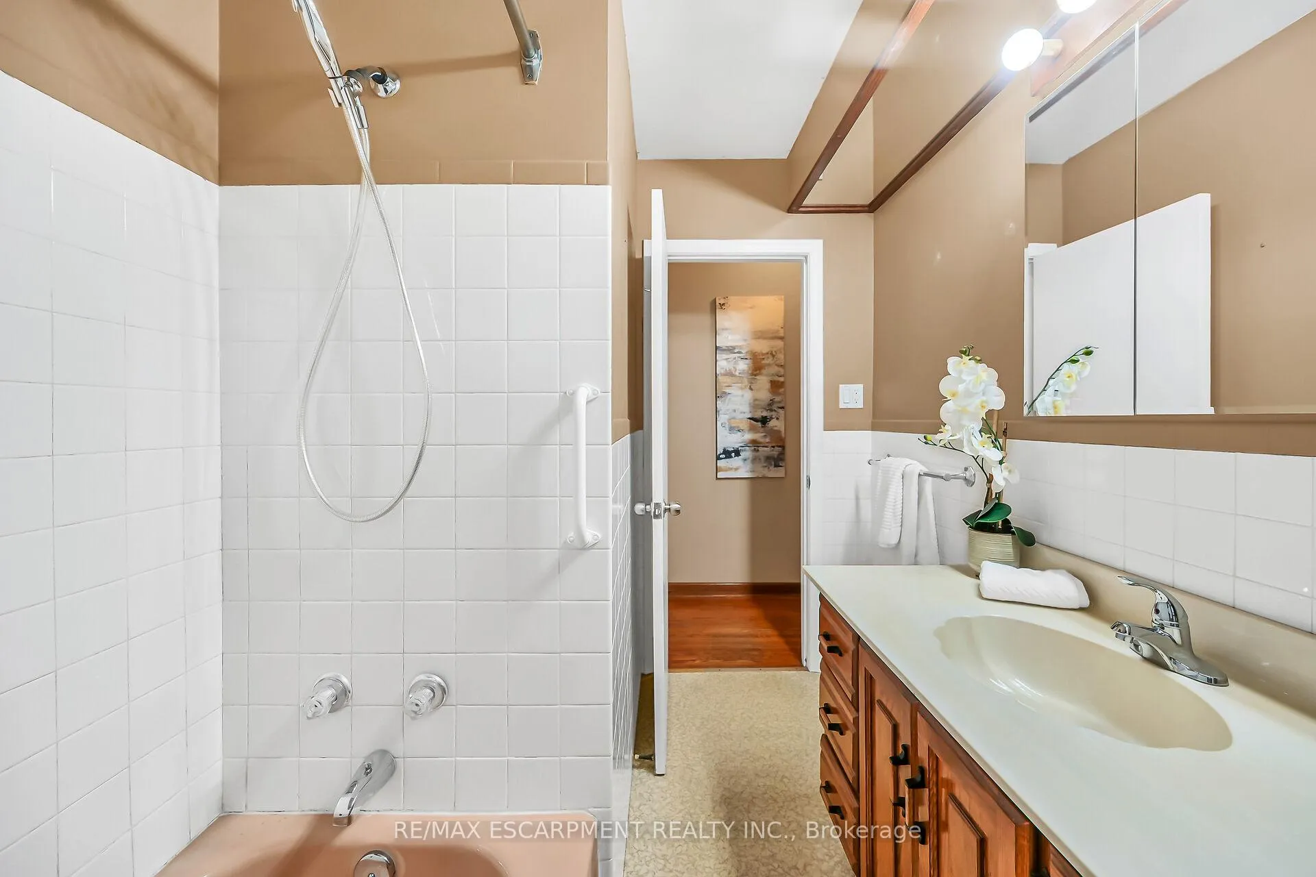 Photo 23 of 31 Belair Drive, Hamilton, Centremount — HOMEH